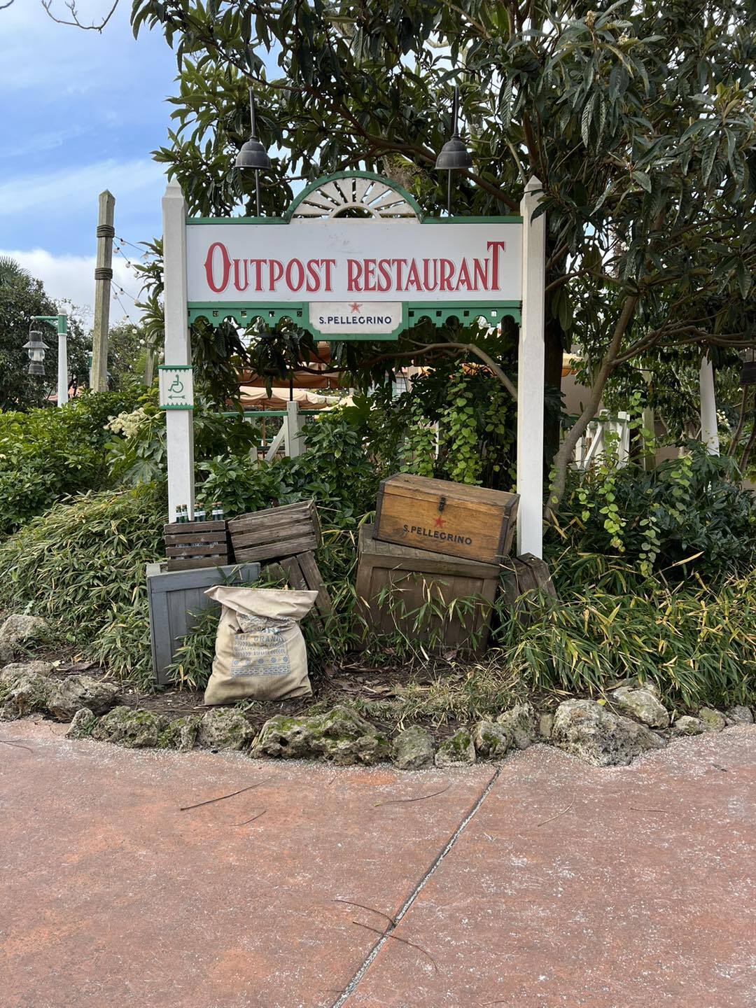 Colonel Hathi' Pizza Outpost (Disneyland Parc)  - Page 8 Cipz