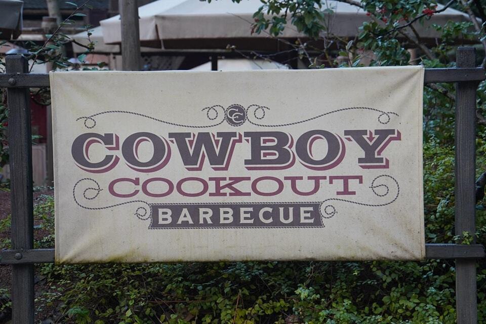 Cowboy Cookout Barbecue (Disneyland Parc)  - Page 8 Y165