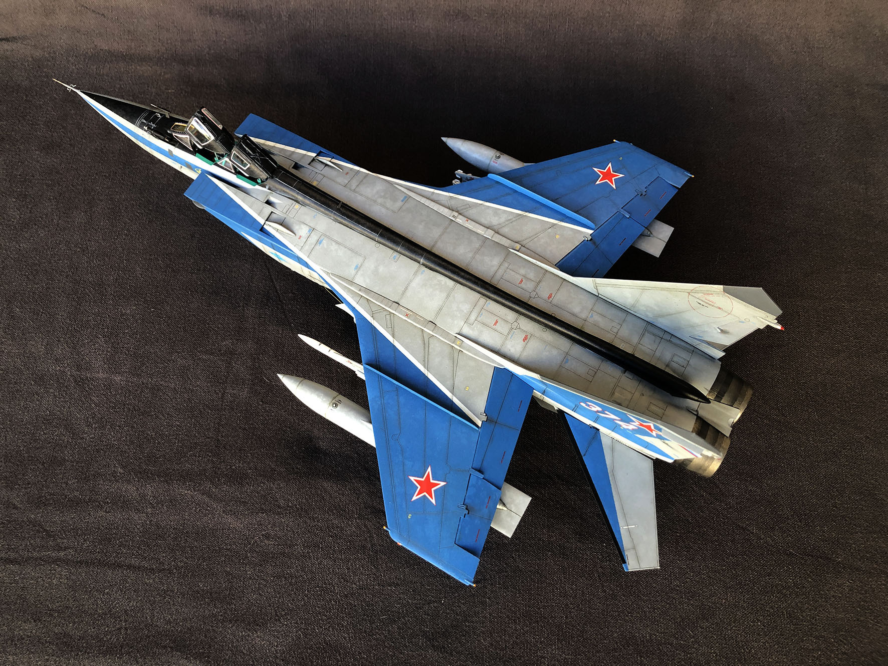 [Hobby Boss] Mikoyan-Gourevitch MIG-31 Foxhound • Demo • 1/48 B7on