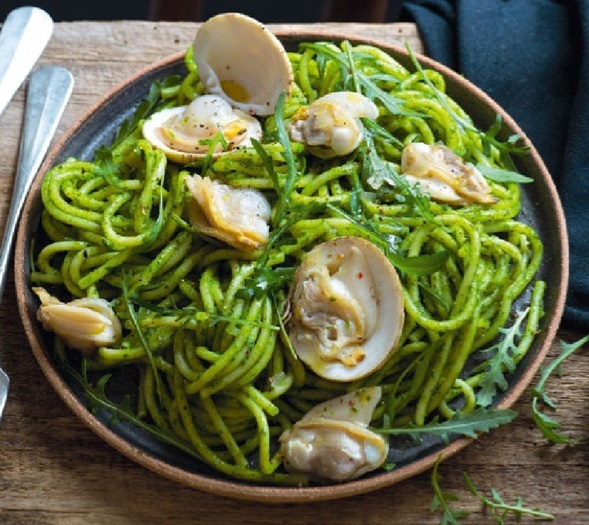 Spaghettis aux praires et pesto de roquette Zoom