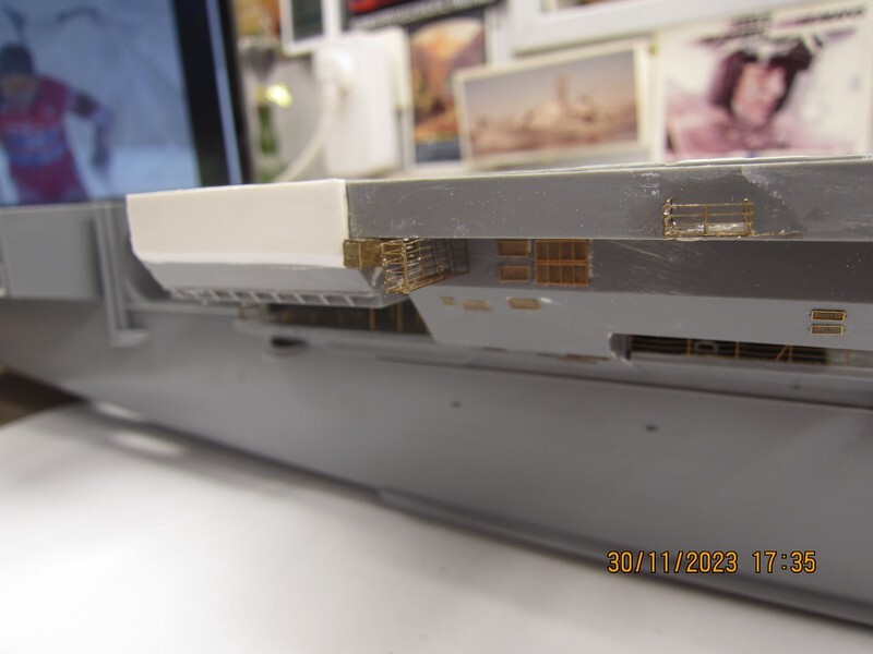 USS Enterprise CVN-65 Tamiya 1/350 - Page 3 1xwh