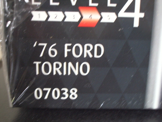 Ford Gran Torino 1976 ,  Starsky & Hutch de chez revell au 1/25.  W8ty