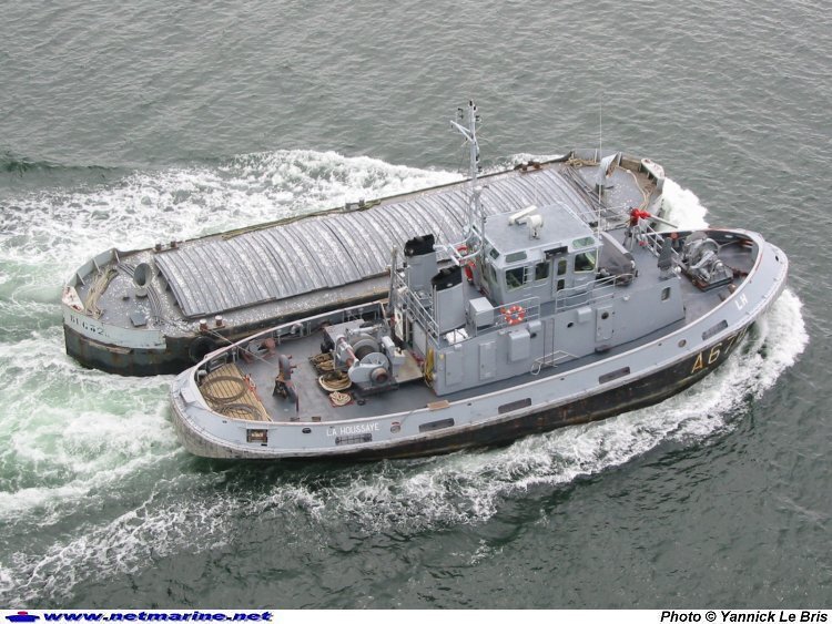 À quoi servent ces barges de la Marine Nationale ? 9kx9