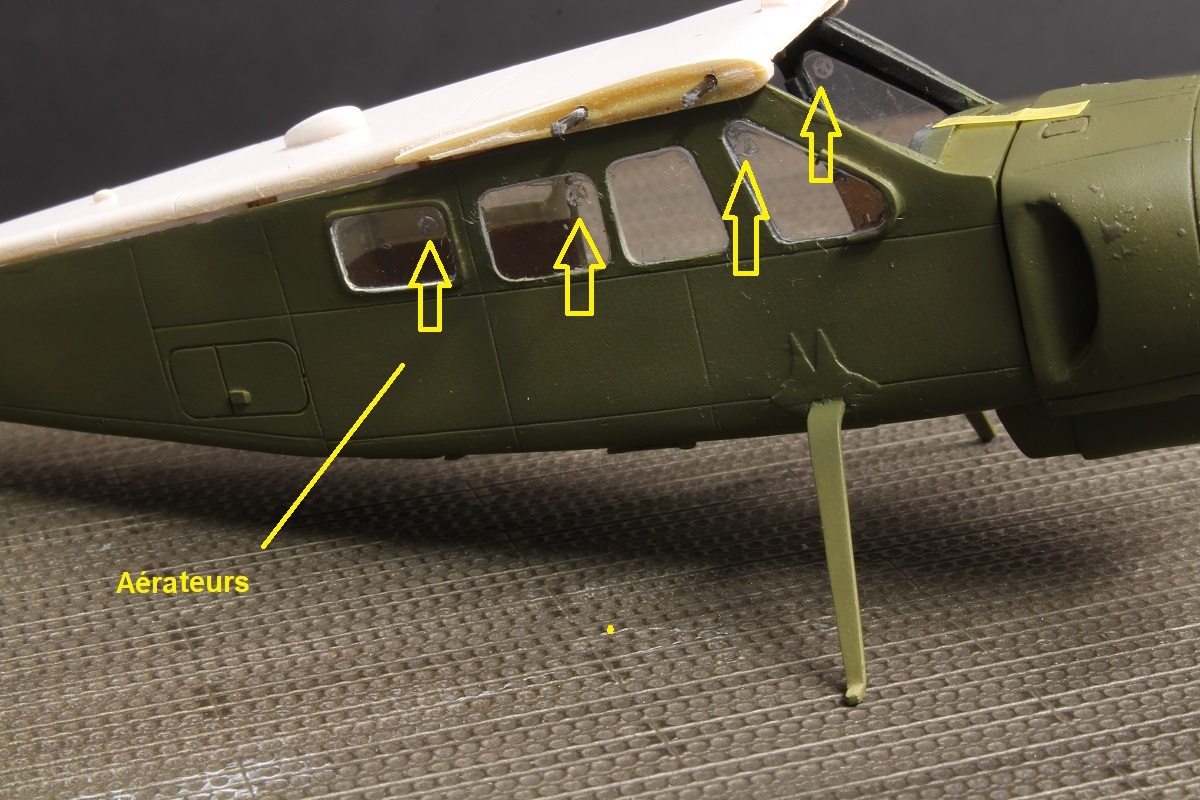 [Concours"Souriez, vous êtes filmés!"] [Model Art] Max-Holste MH-1521M Broussard  1/72 par Régis Biaux - Page 7 1g8p