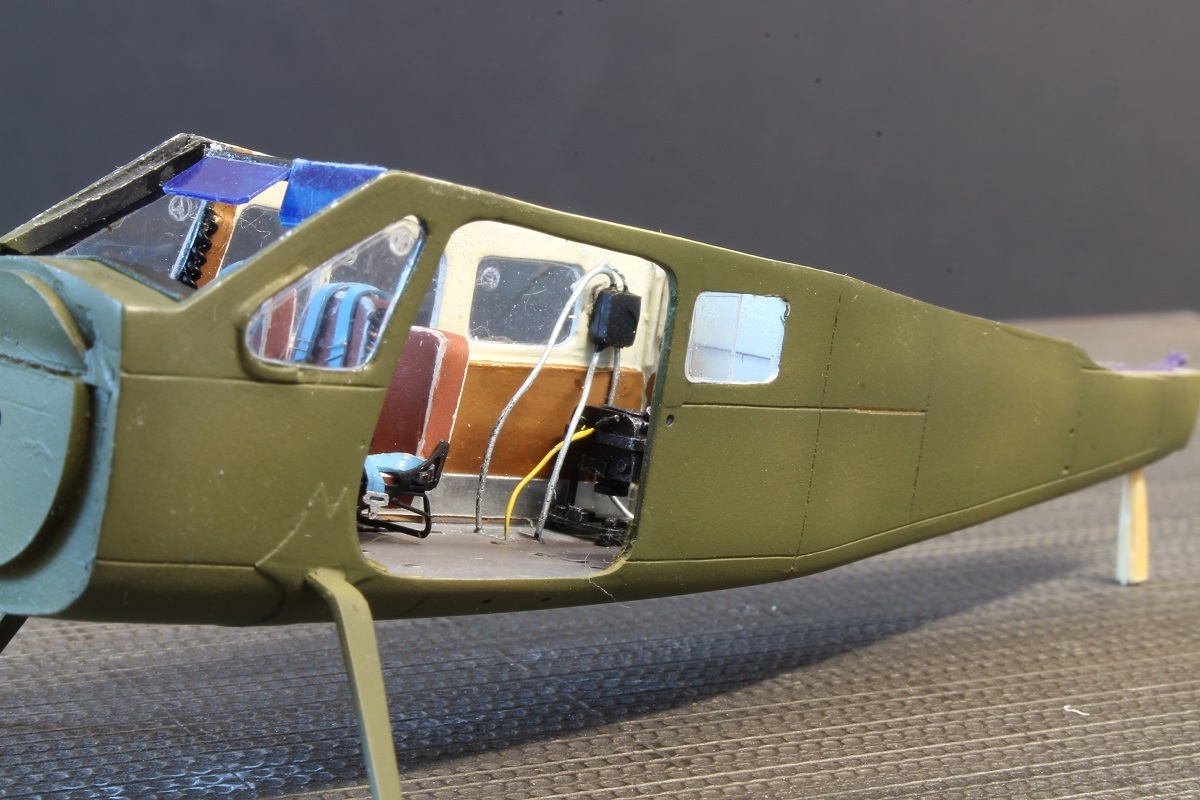 [Concours"Souriez, vous êtes filmés!"] [Model Art] Max-Holste MH-1521M Broussard  1/72 par Régis Biaux - Page 8 Hvg8