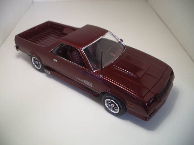 Chevy El Camino SS 1986 de chez MPC au 1/25 .  Ojk0