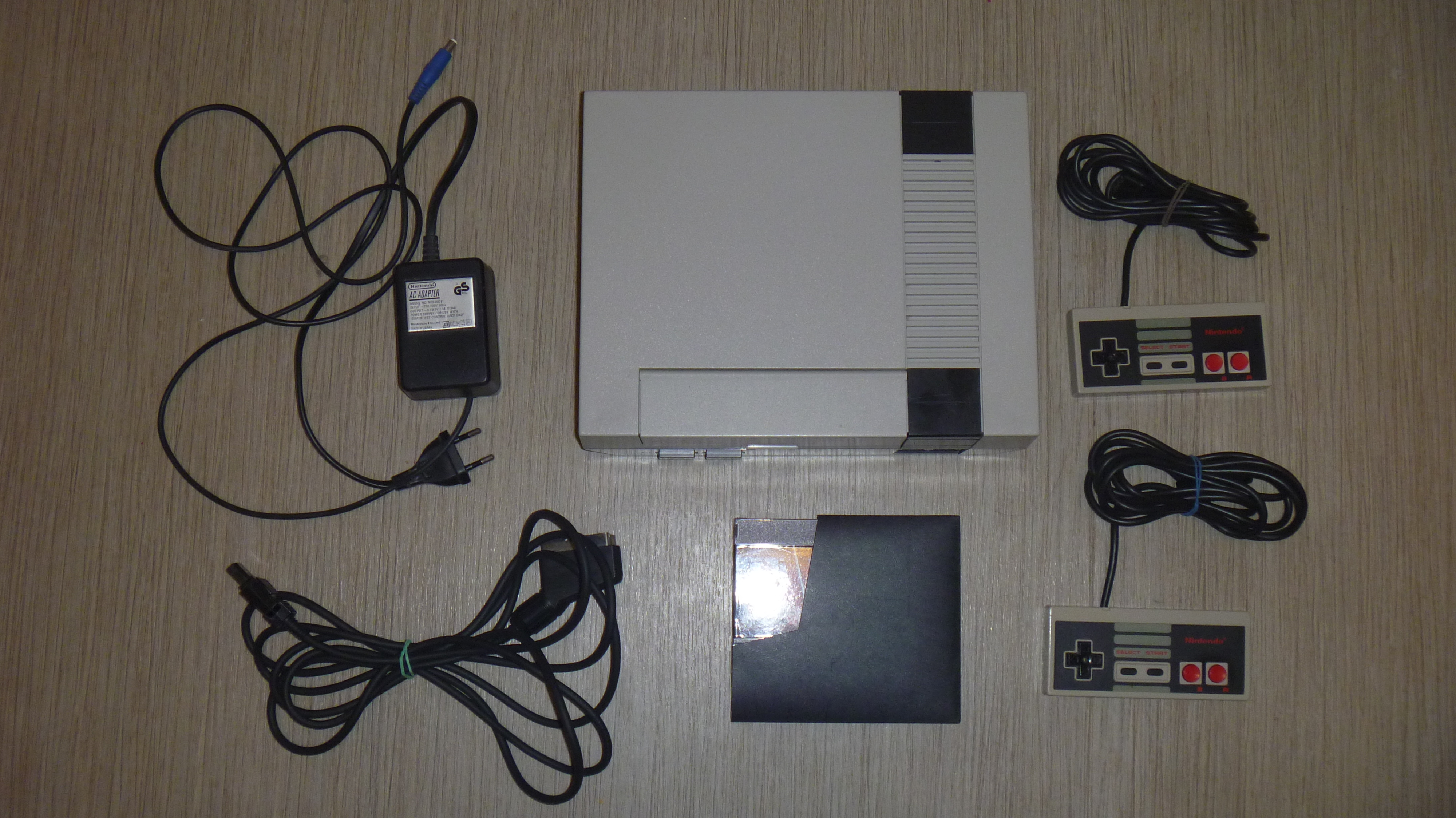 [VDS] Console NES FRA en loose avec deux manettes et Duckhunt/Mario Y3wu