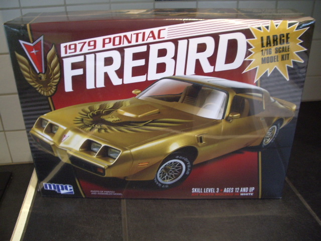 Pontiac Firebird 1979 de chez MPC au 1/16.  Jq3s