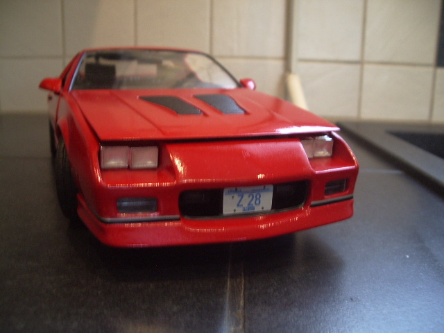 Chevrolet Camaro IROC Z28 1987  au 1/16 de chez revell . 07ka