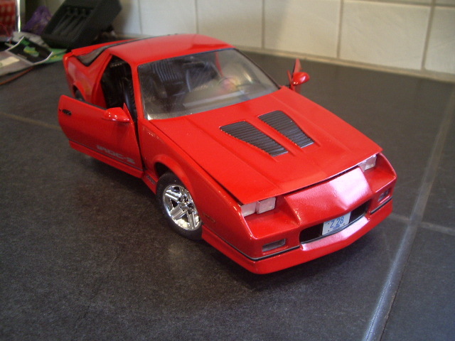 Chevrolet Camaro IROC Z28 1987  au 1/16 de chez revell . Drug