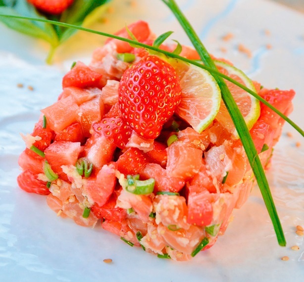 Tartare de saumon aux fraises Lkpa