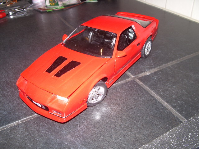 Chevrolet Camaro IROC Z28 1987  au 1/16 de chez revell .  - Page 6 Ph8b