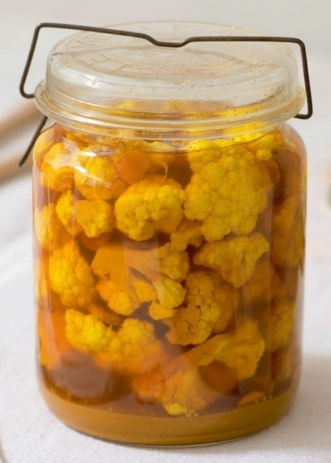 Pickles de chou-fleur au curcuma Yynv