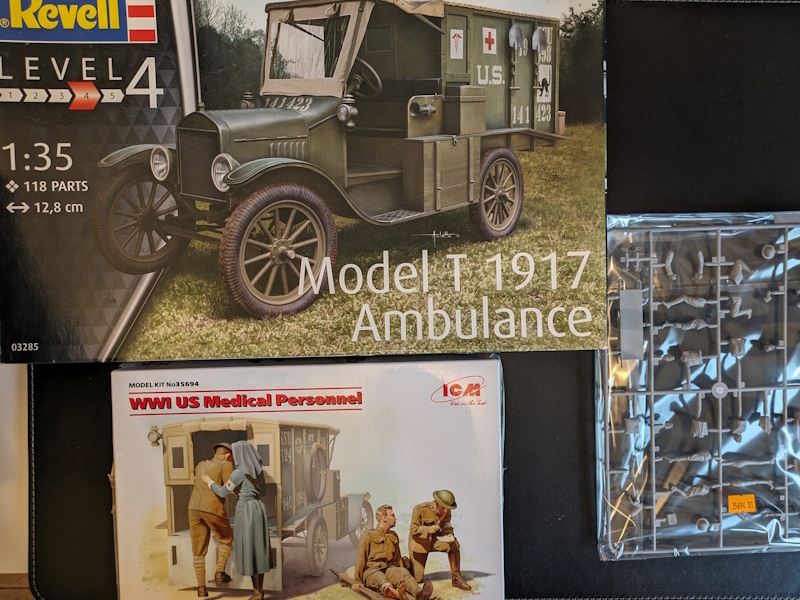 A vendre Ford T ambulance 1/35 + figs Ccea