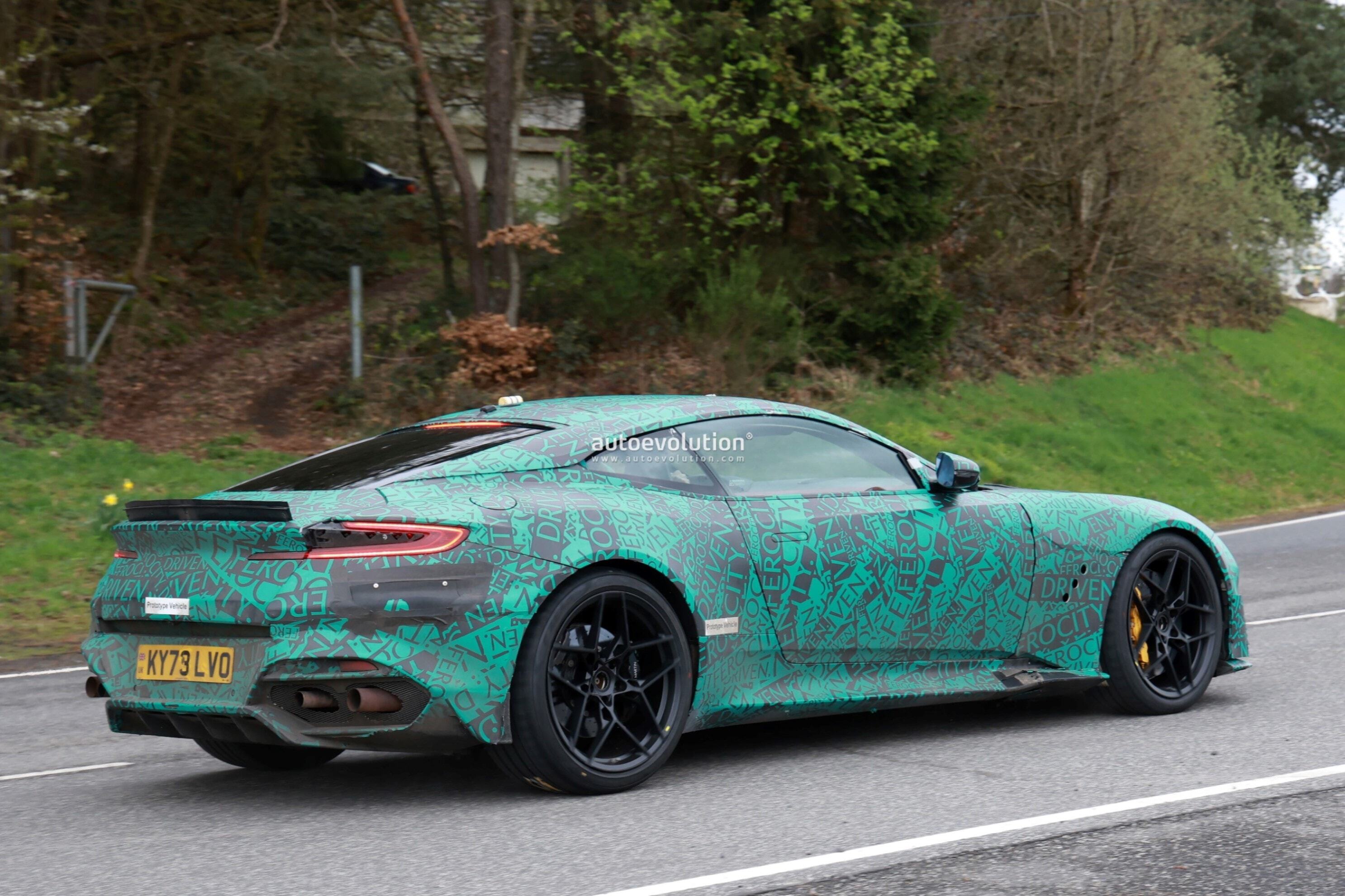 2025 - [Aston Martin] DBS  Yuja
