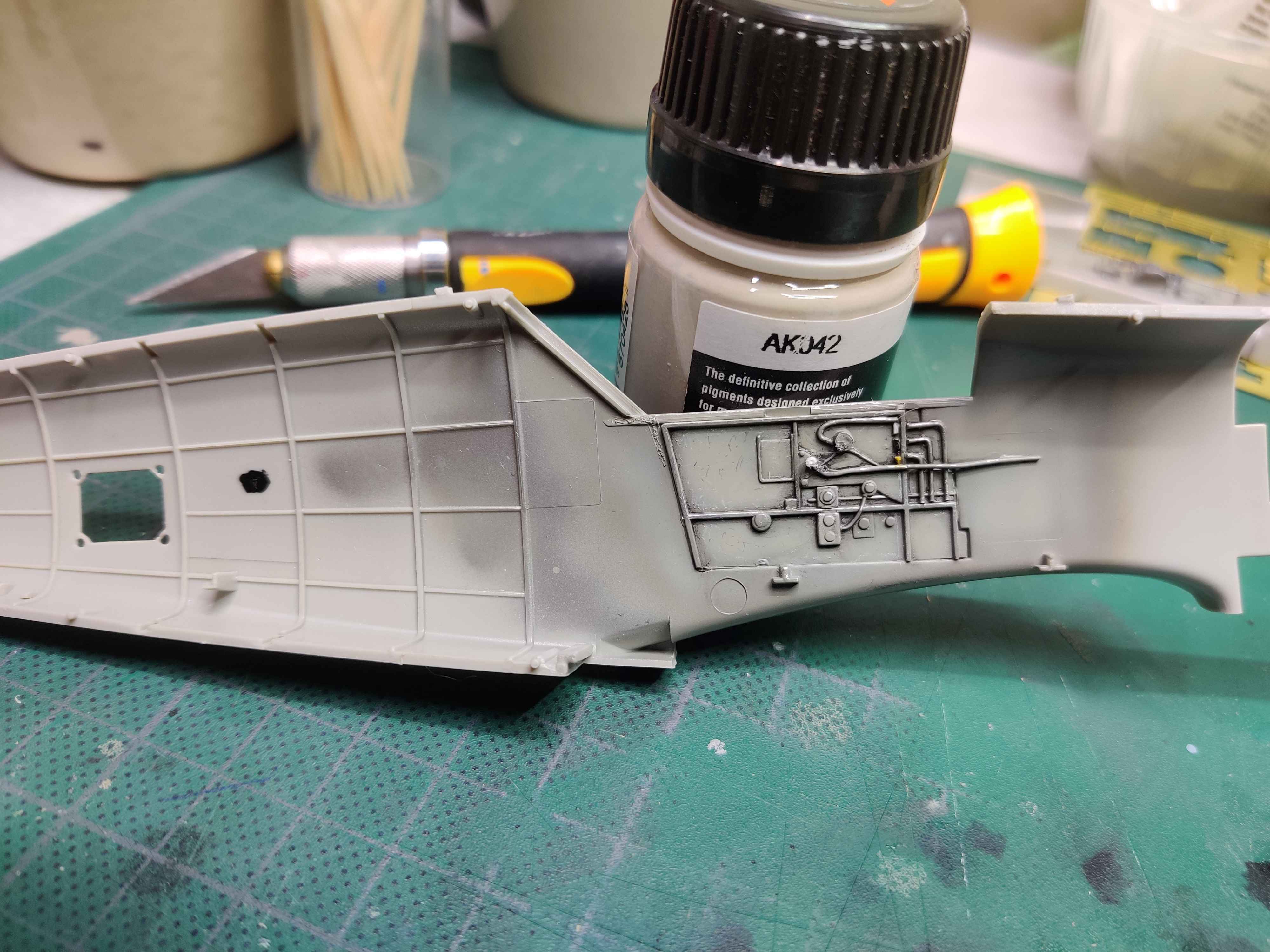 [TRUMPETER] 1/32 - Messerschmitt Bf 109 E-4   -  Stab II./JG54  (bf109) - Page 2 4j7t