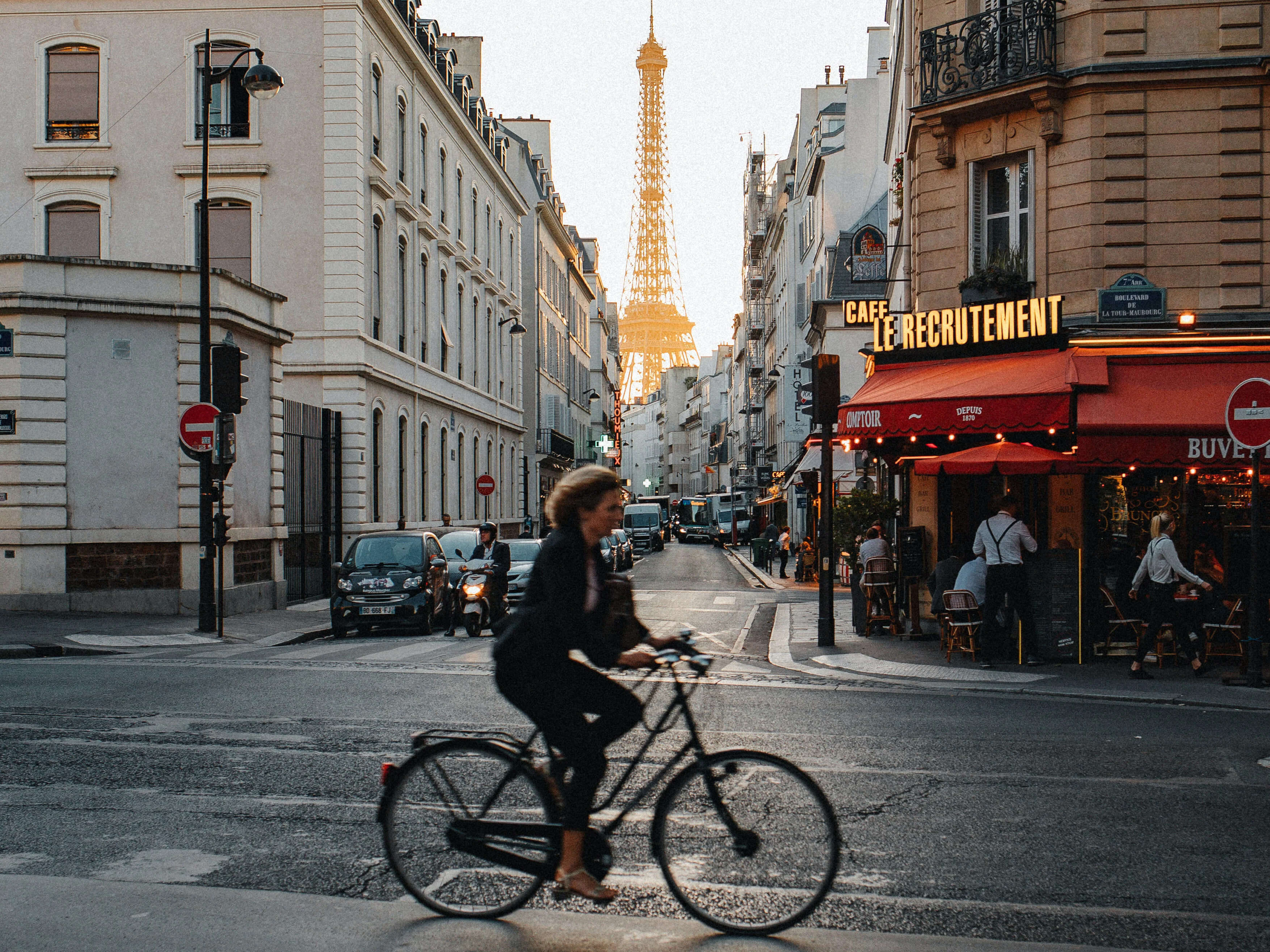 Biking in the 7th district of Paris
