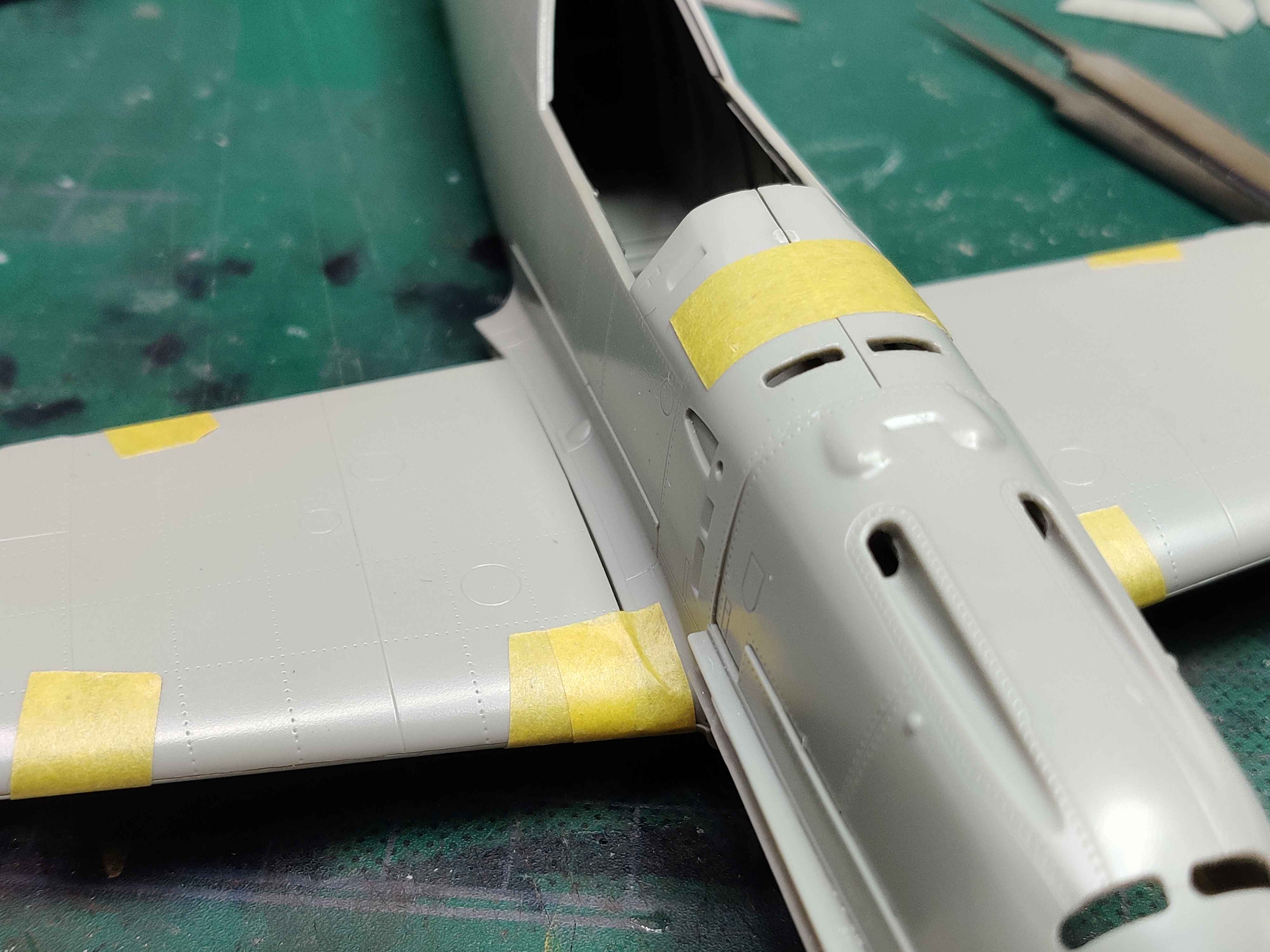 [TRUMPETER] 1/32 - Messerschmitt Bf 109 E-4   -  Stab II./JG54  (bf109) - Page 2 Le54