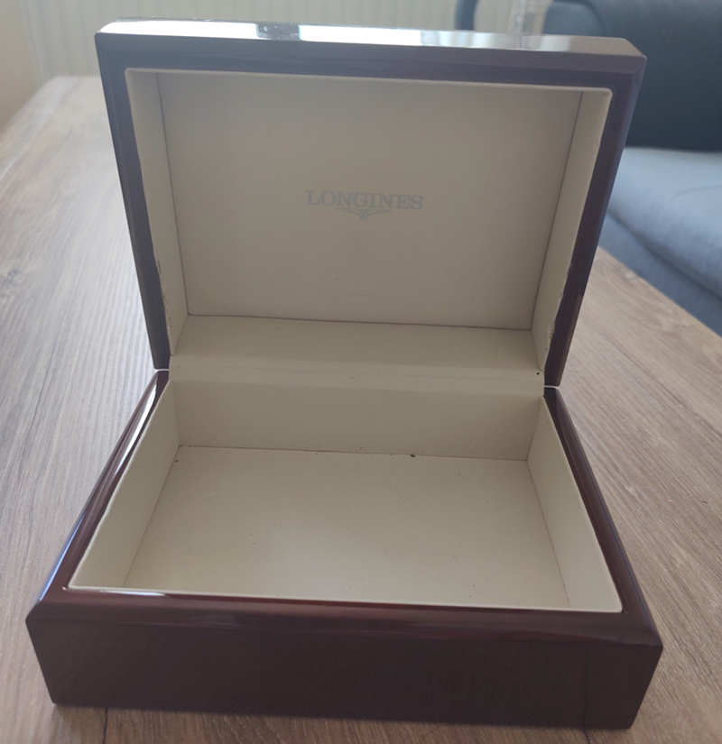 [SUJET UNIQUE] écrin, boîte ou coffret pour ranger les montres... tome II - Page 31 Rwtm