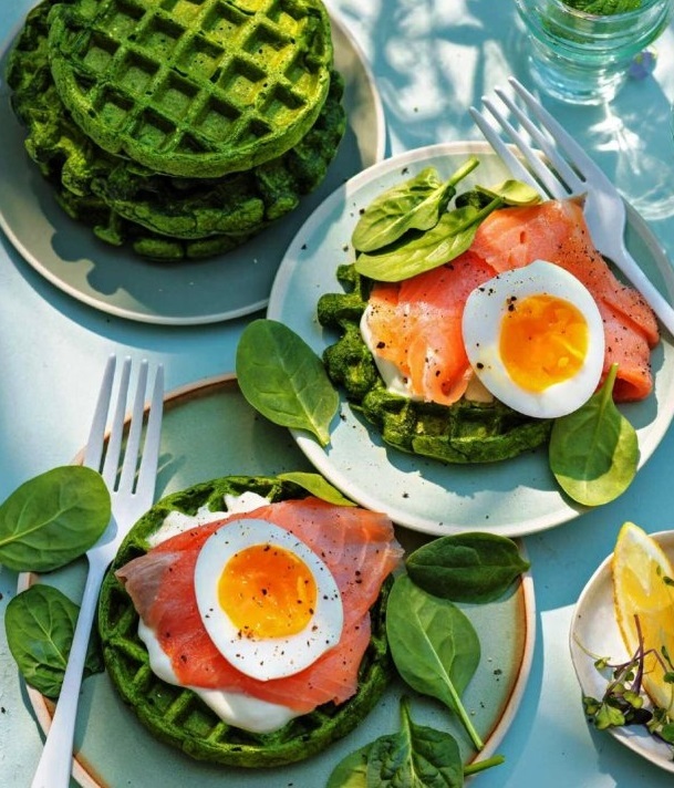 Tartines de gaufre crème/saumon fumé/oeuf Fz7f