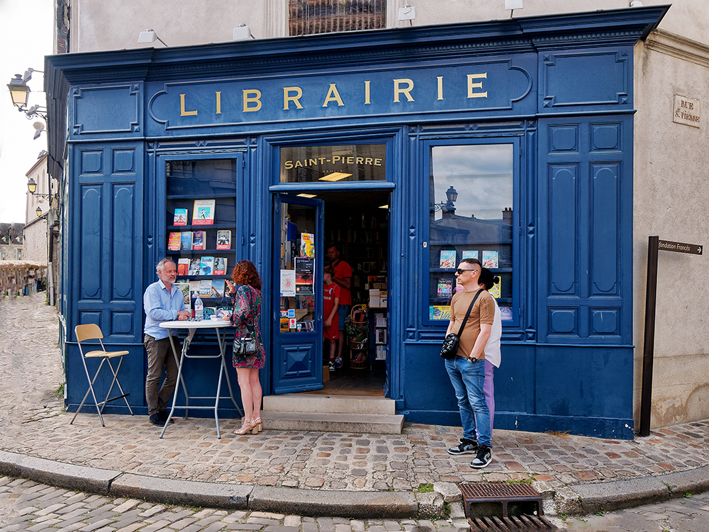 Senlis, librairie Saint Pierre Ipuz