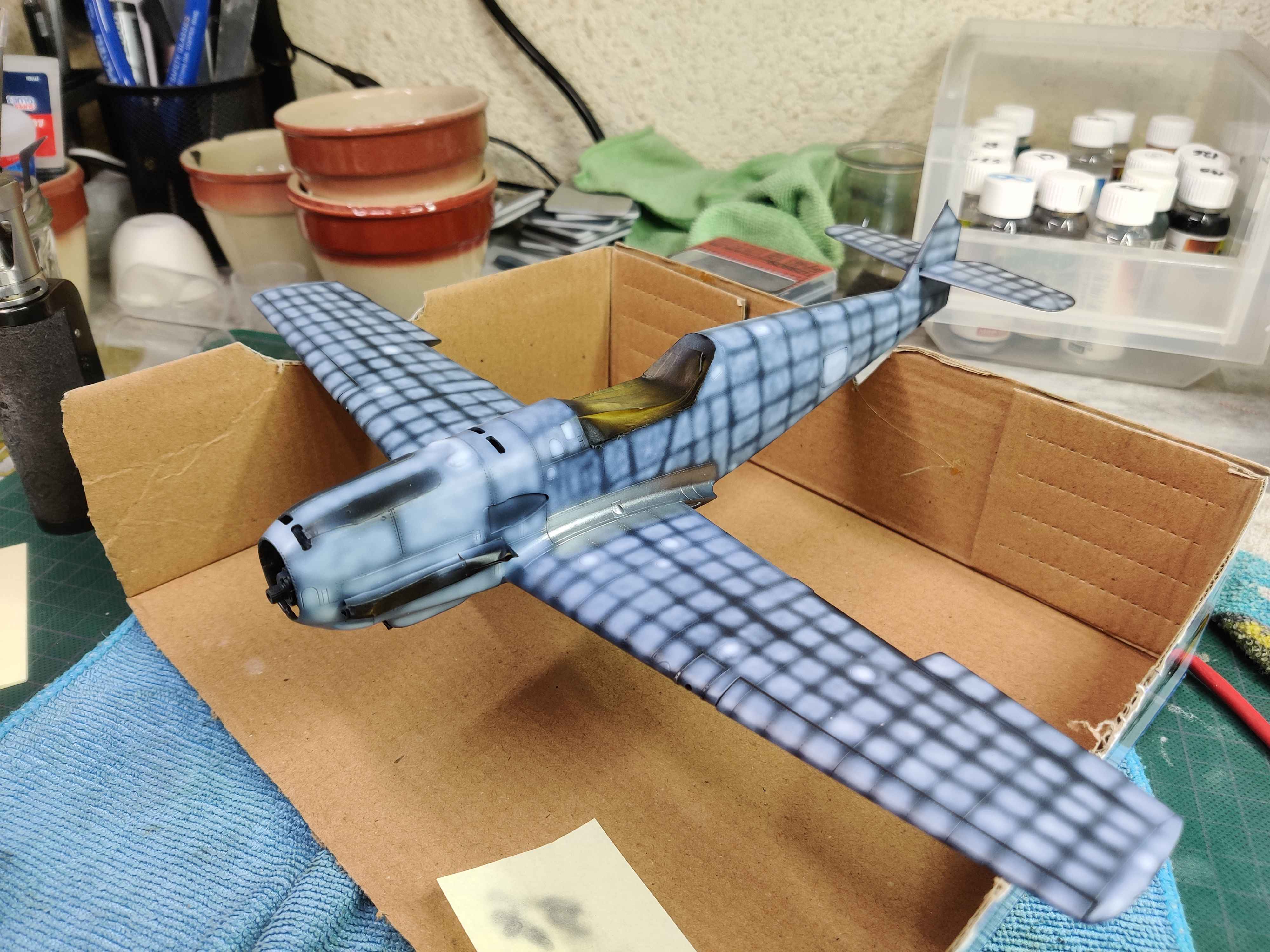 [TRUMPETER] 1/32 - Messerschmitt Bf 109 E-4   -  Stab II./JG54  (bf109) - Page 3 Qmad