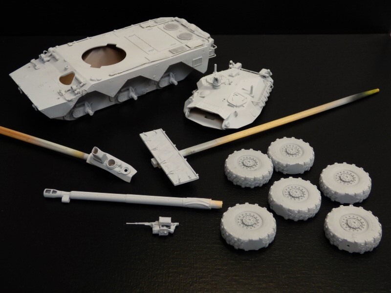 AMX 10 RCR - 1/35 - TIGER MODEL - Page 3 U76i