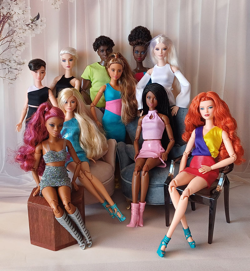 [Emmie] Mes barbie de toutes sortes - Page 4 9vzs