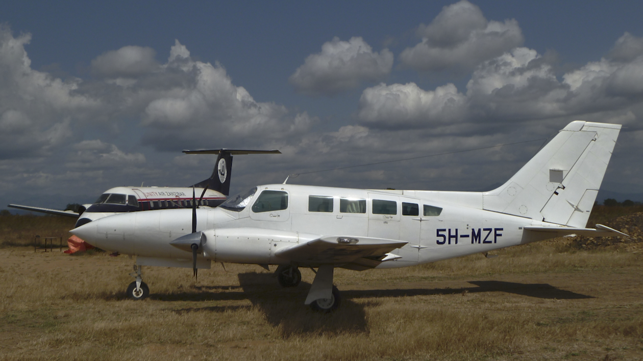 Des Avions en TANZANIE. - Page 9 Fssy