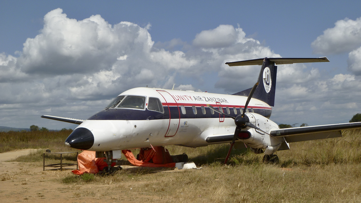 Des Avions en TANZANIE. - Page 9 Hlaw