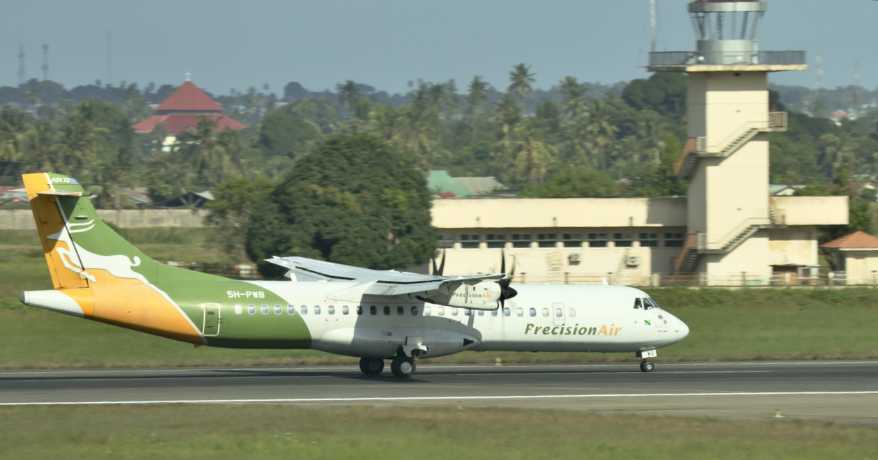 Des Avions en TANZANIE. - Page 10 01be