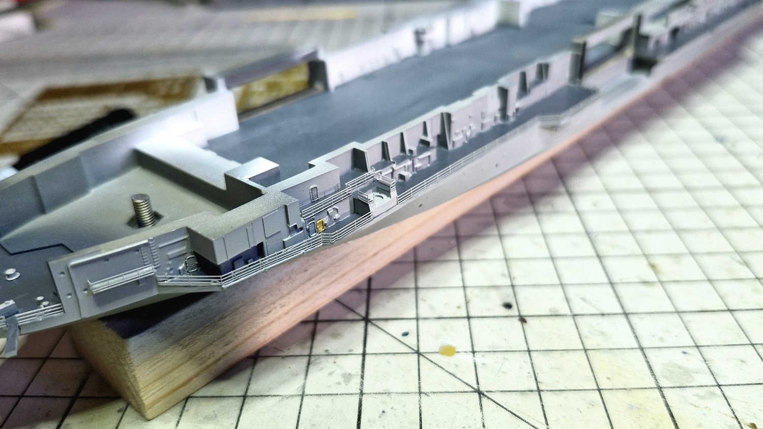 Porte-avions USS Midway CV-41 - Guerre du Golfe 1991 [Orange Hobby 1/700°] de Super-crouz 6n4y