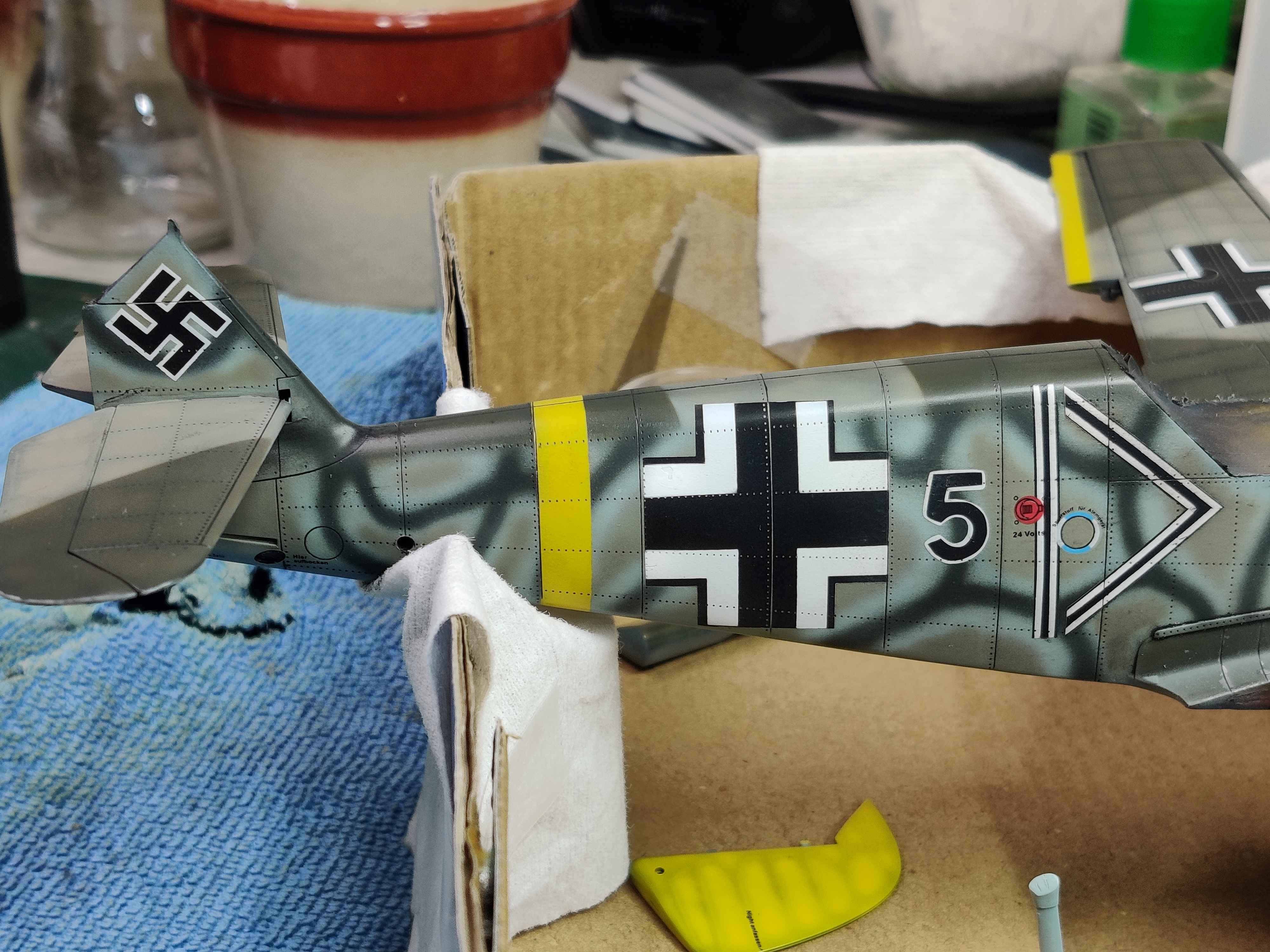 [TRUMPETER] 1/32 - Messerschmitt Bf 109 E-4   -  Stab II./JG54  (bf109) - Page 6 8kca