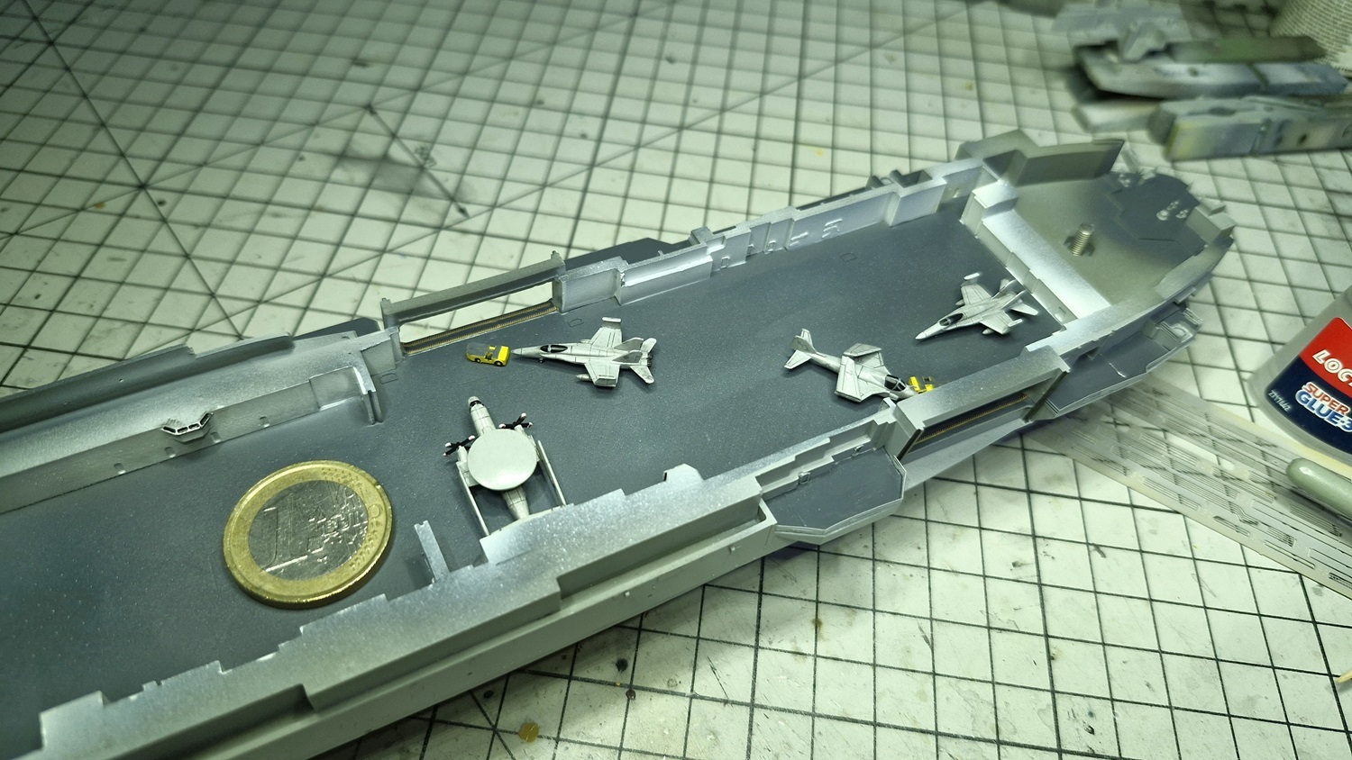 Porte-avions USS Midway CV-41 - Guerre du Golfe 1991 [Orange Hobby 1/700°] de Super-crouz 9l6j