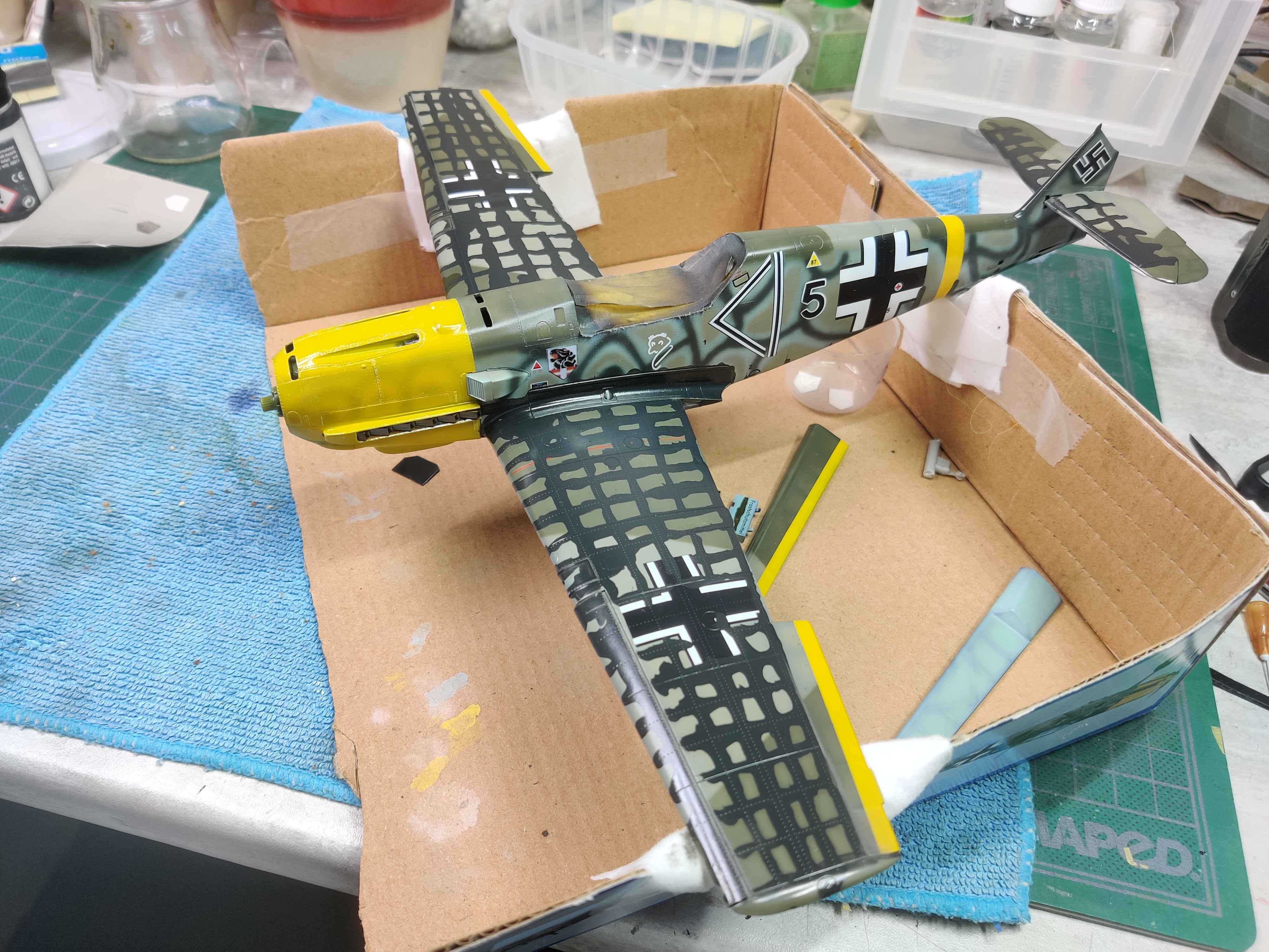 [TRUMPETER] 1/32 - Messerschmitt Bf 109 E-4   -  Stab II./JG54  (bf109) - Page 6 Q6yy