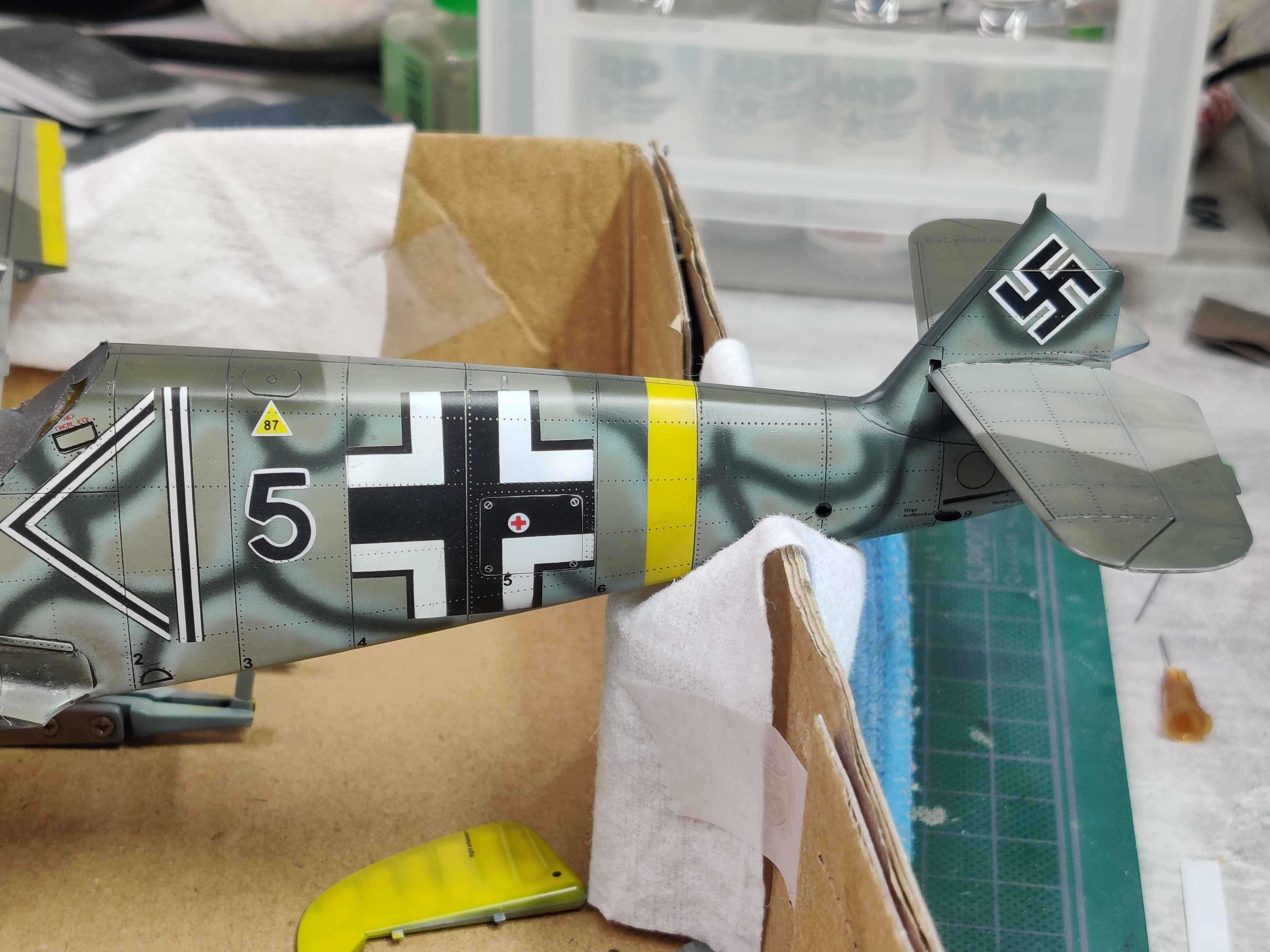 [TRUMPETER] 1/32 - Messerschmitt Bf 109 E-4   -  Stab II./JG54  (bf109) - Page 6 Va49