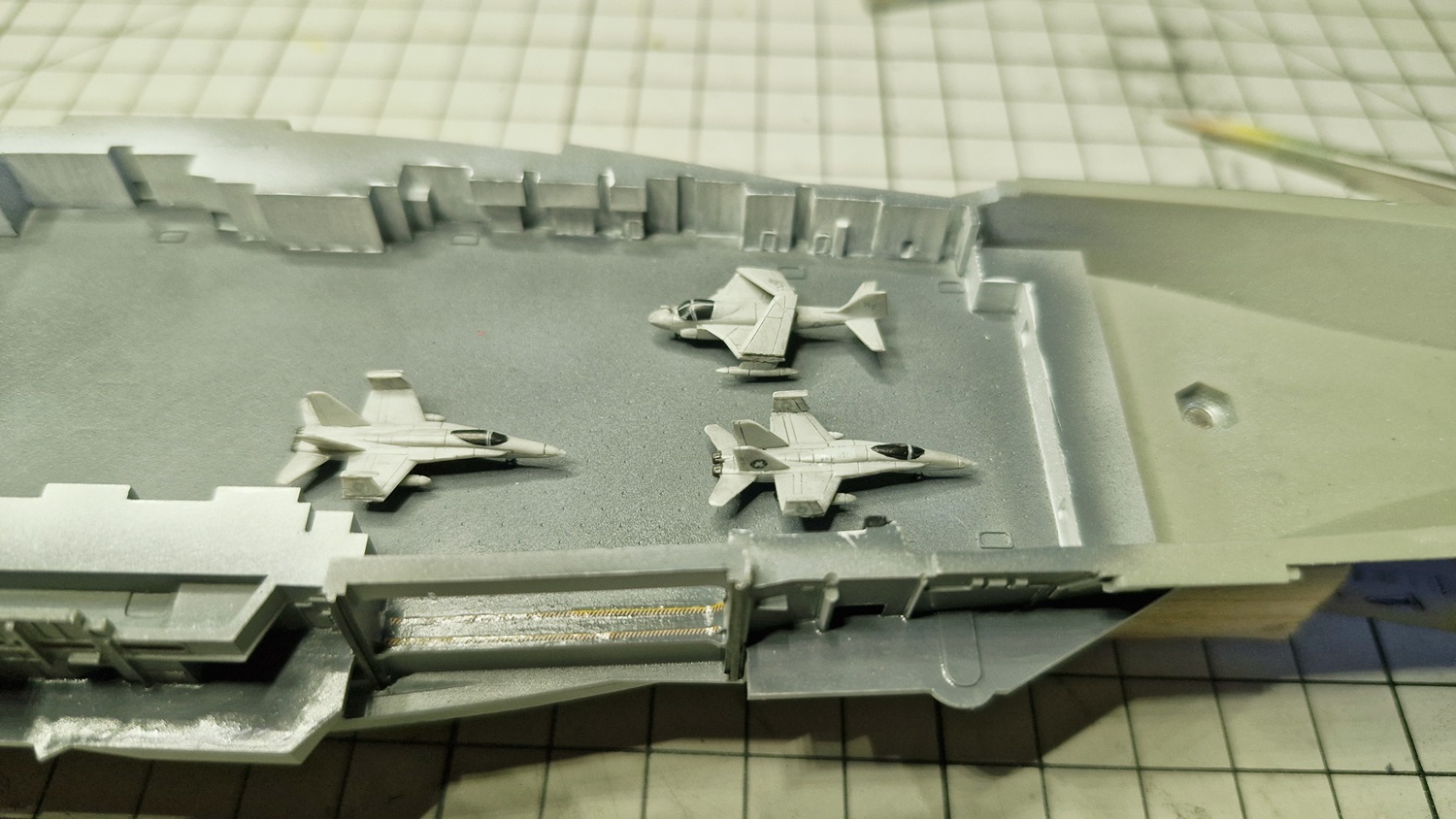 Porte-avions USS Midway CV-41 - Guerre du Golfe 1991 [Orange Hobby 1/700°] de Super-crouz Ybdi