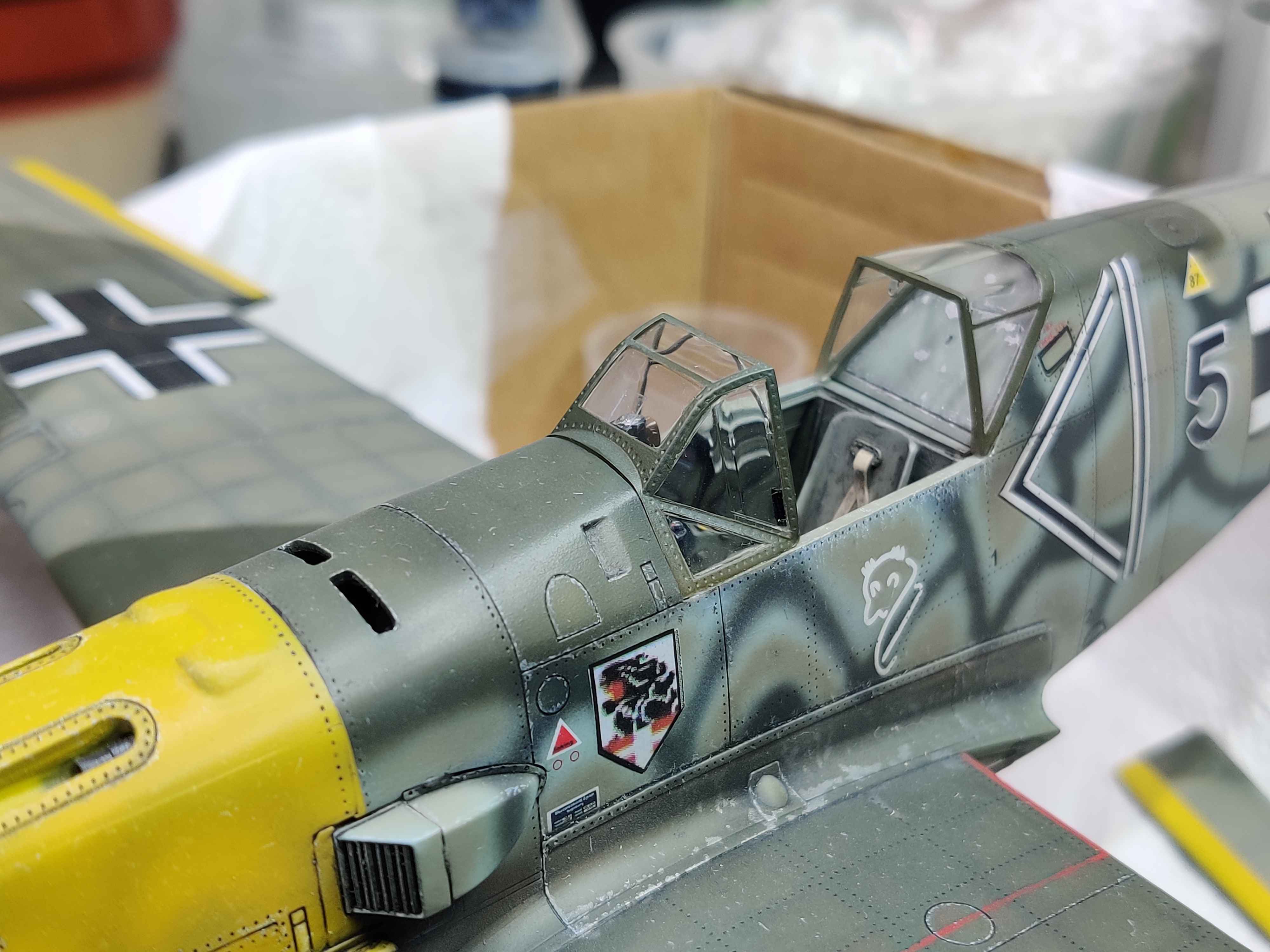 [TRUMPETER] 1/32 - Messerschmitt Bf 109 E-4   -  Stab II./JG54  (bf109) - Page 7 Fewe