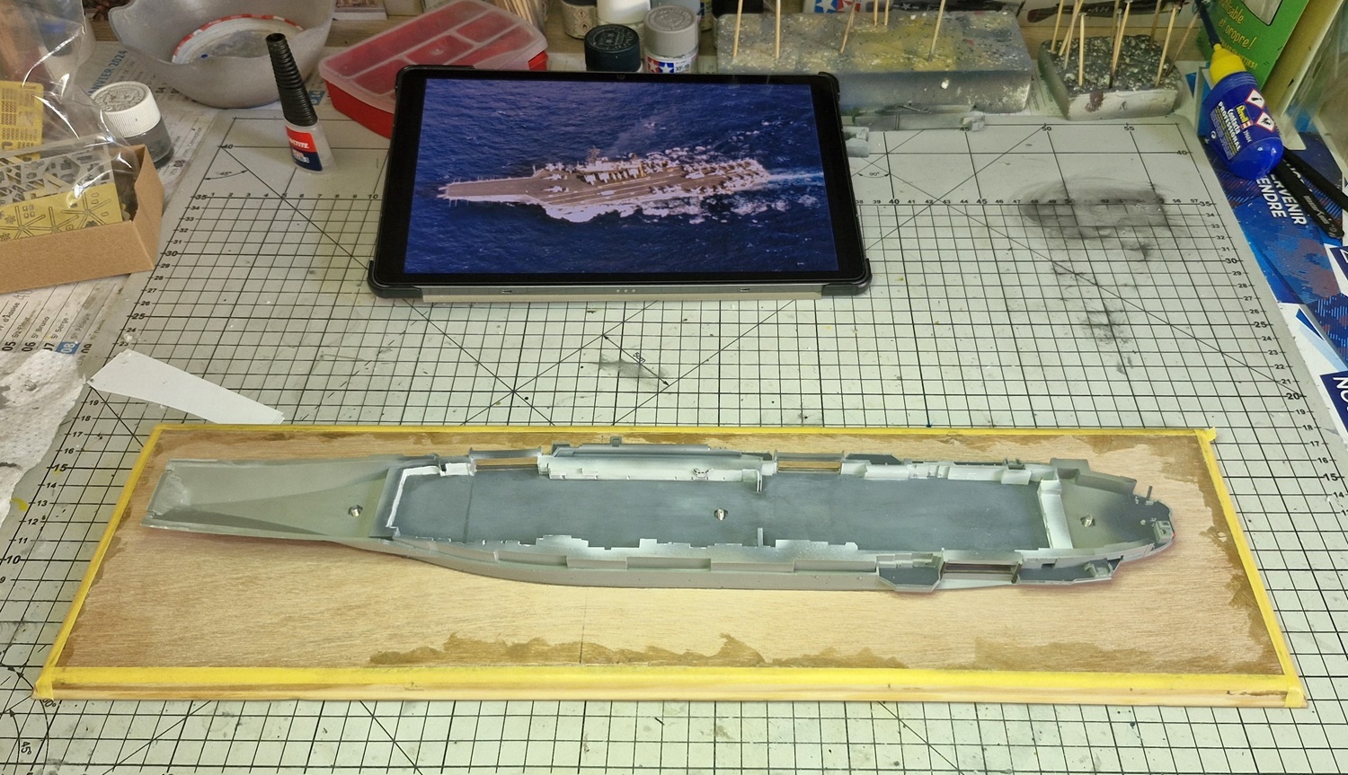 Porte-avions USS Midway CV-41 - Guerre du Golfe 1991 [Orange Hobby 1/700°] de Super-crouz Rfeu