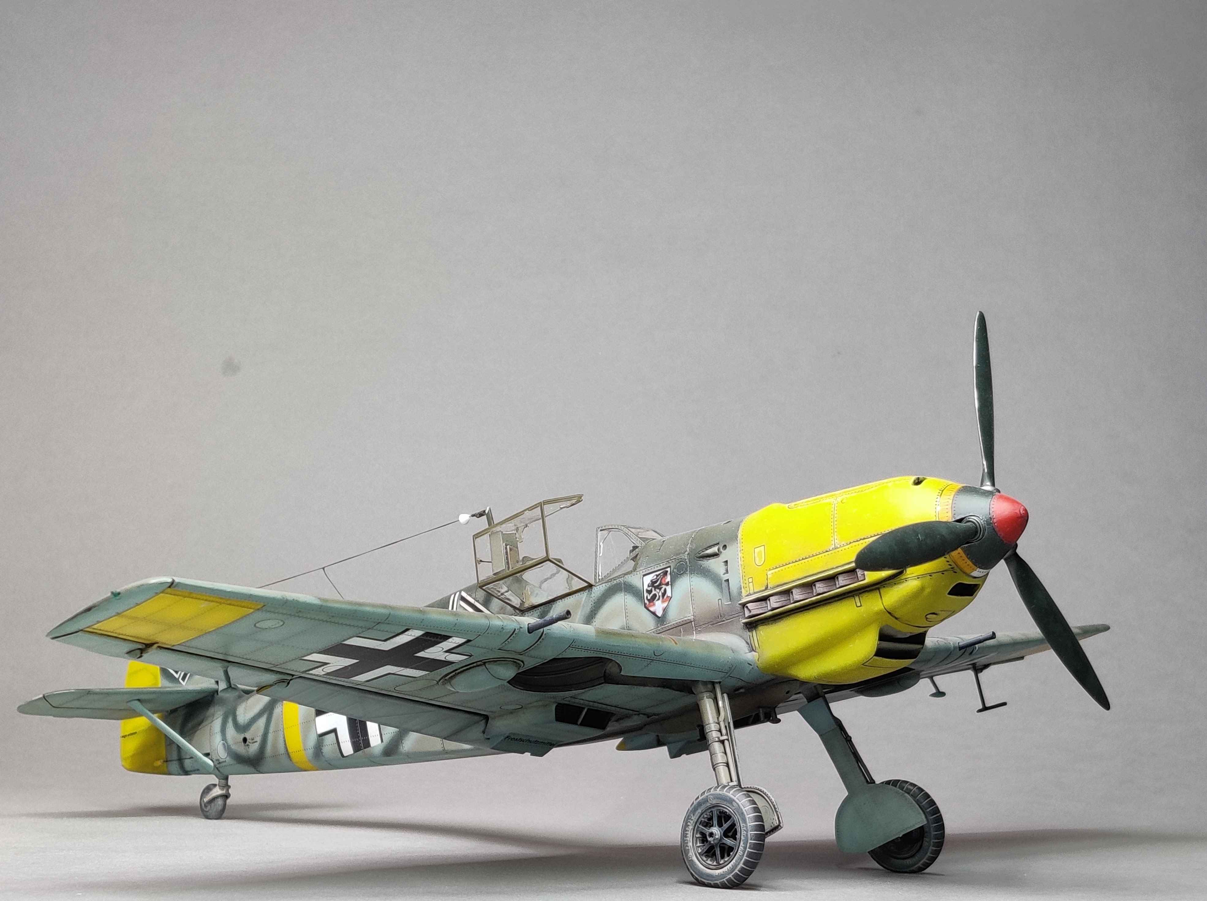 [TRUMPETER] 1/32 - Messerschmitt Bf 109 E-4 - Stab II./JG54 (bf109) 09uw