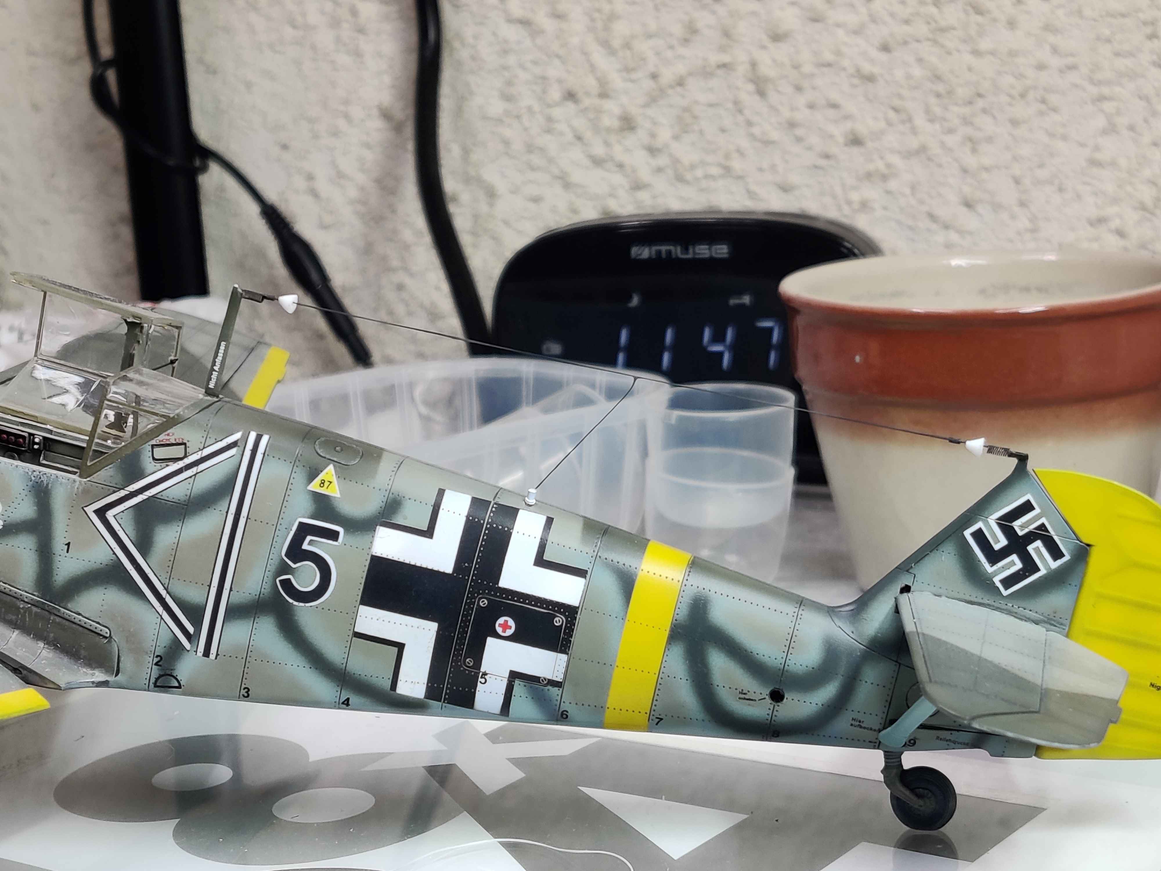 [TRUMPETER] 1/32 - Messerschmitt Bf 109 E-4   -  Stab II./JG54  (bf109) - Page 8 182q