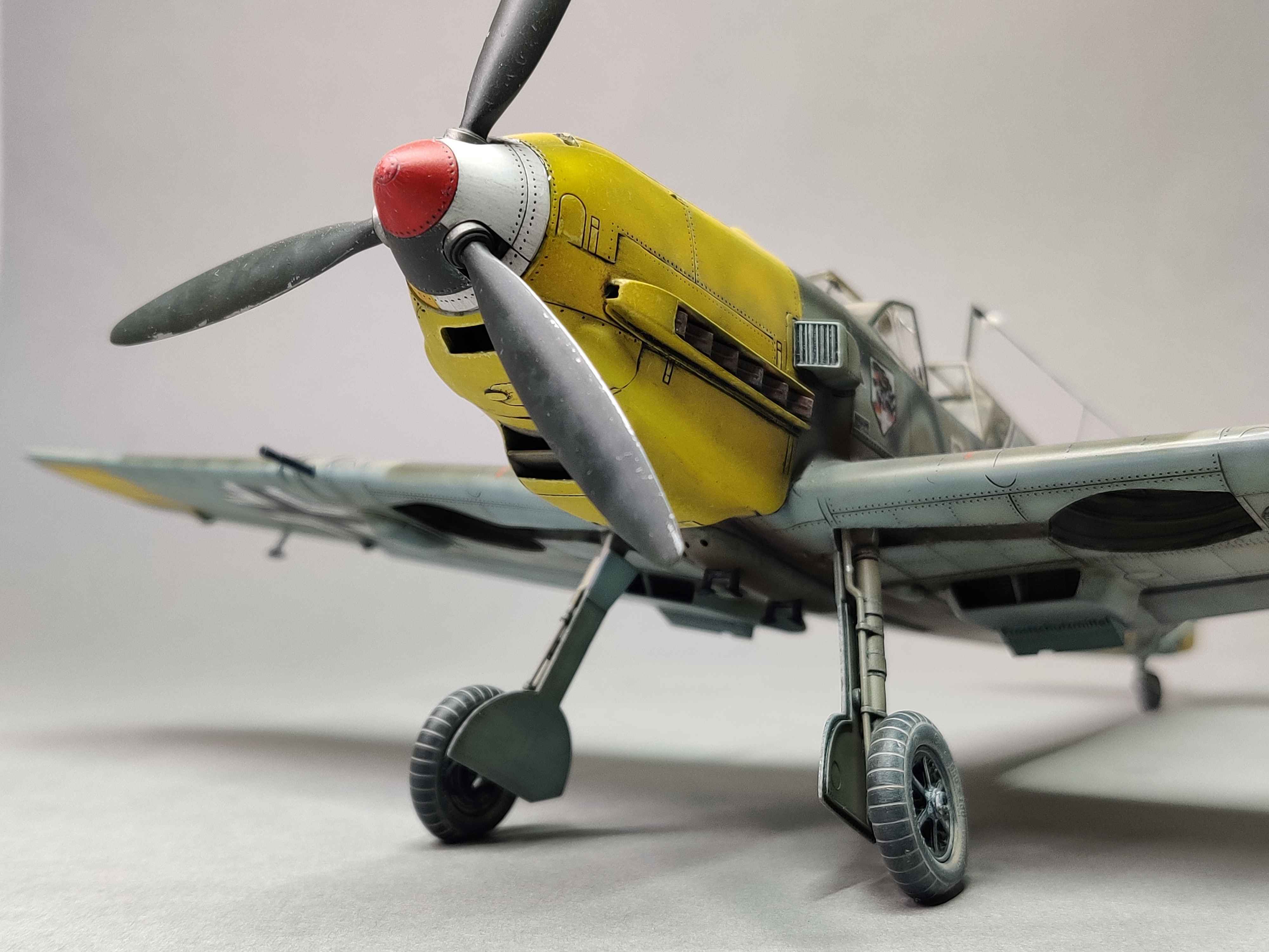 [TRUMPETER] 1/32 - Messerschmitt Bf 109 E-4   -  Stab II./JG54  (bf109) - Page 8 9ep8