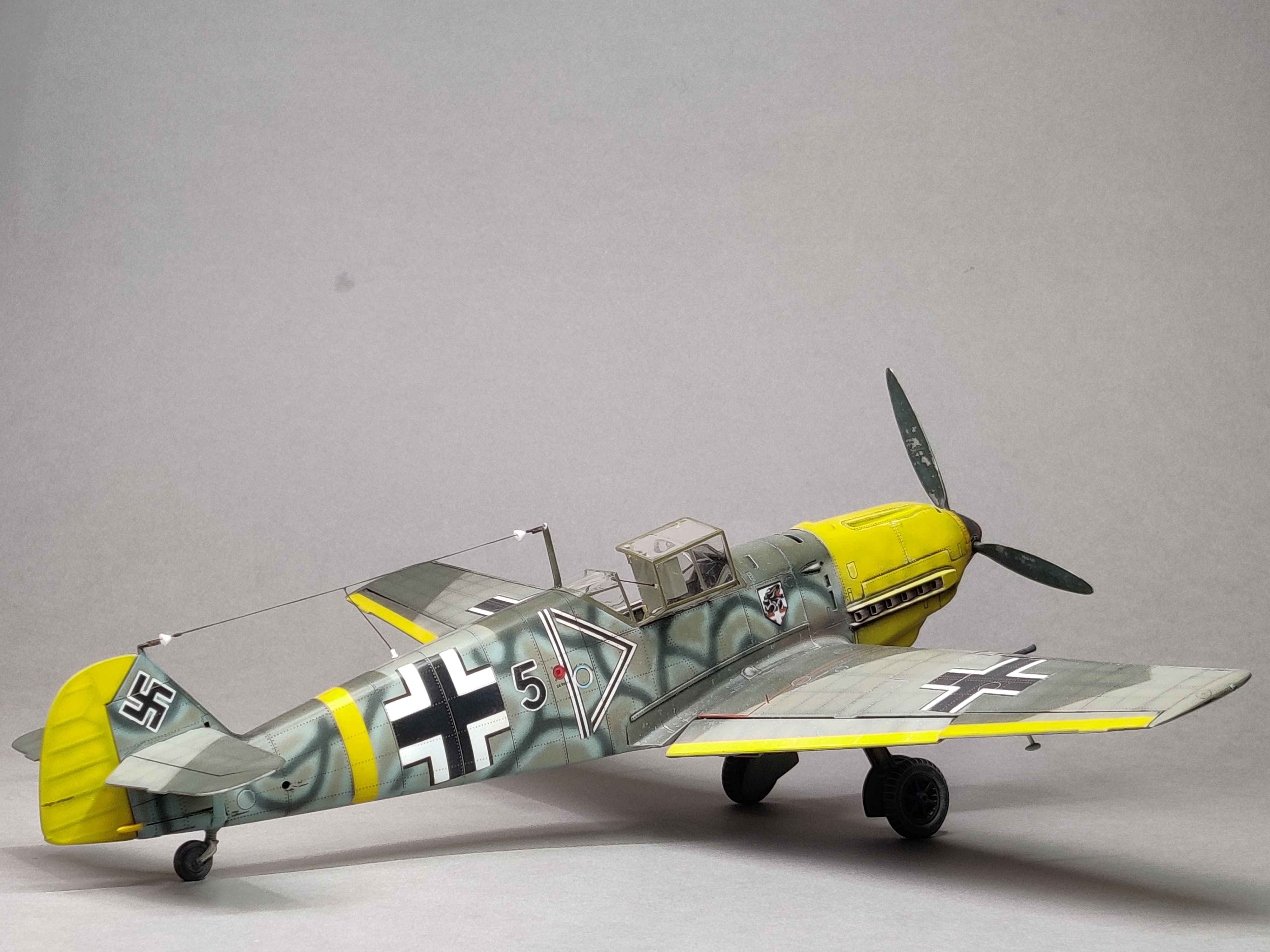 [TRUMPETER] 1/32 - Messerschmitt Bf 109 E-4 - Stab II./JG54 (bf109) Jav2