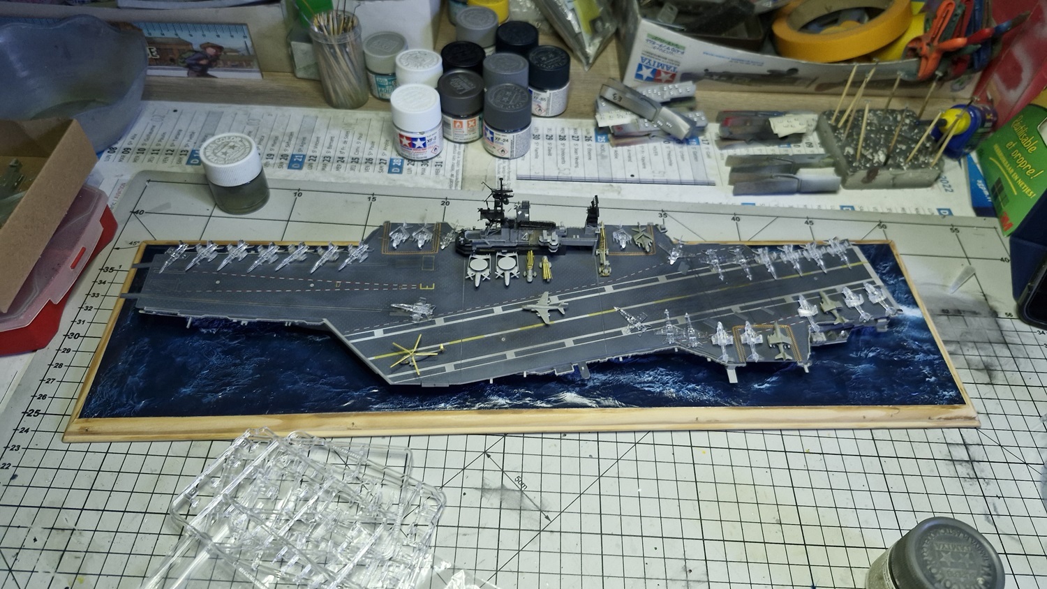 Porte-avions USS Midway CV-41 - Guerre du Golfe 1991 [Orange Hobby 1/700°] de Super-crouz - Page 2 Uycz