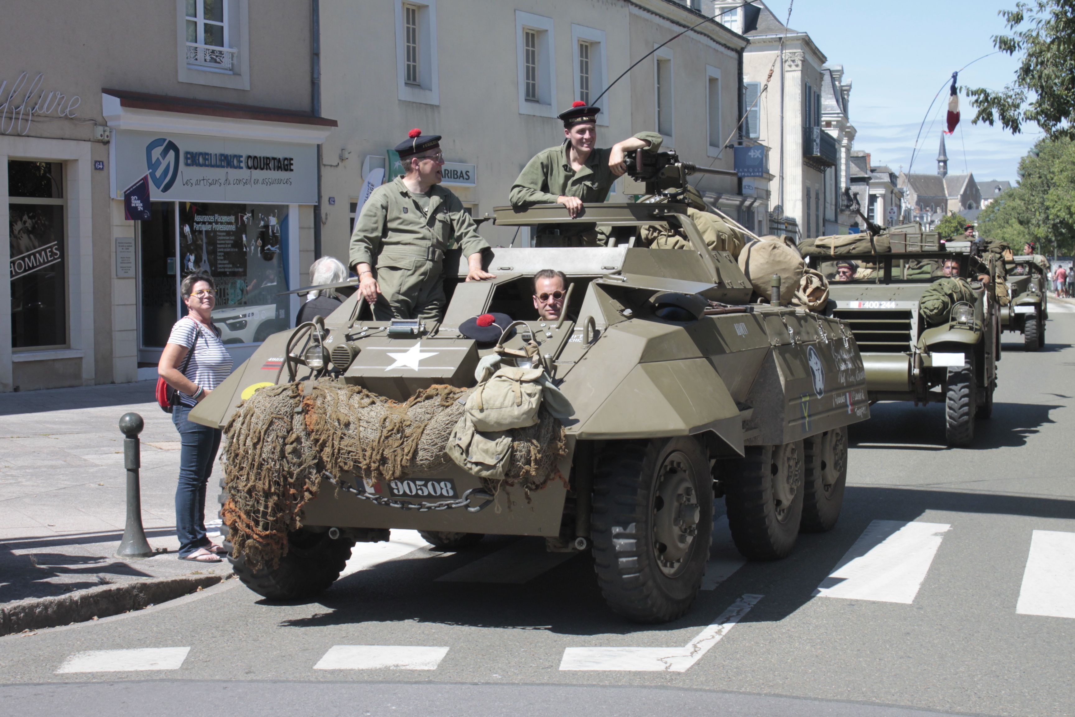 Défilé et cérémonie - commémorations des 80 ans du passage de la 2ème DB 13n9