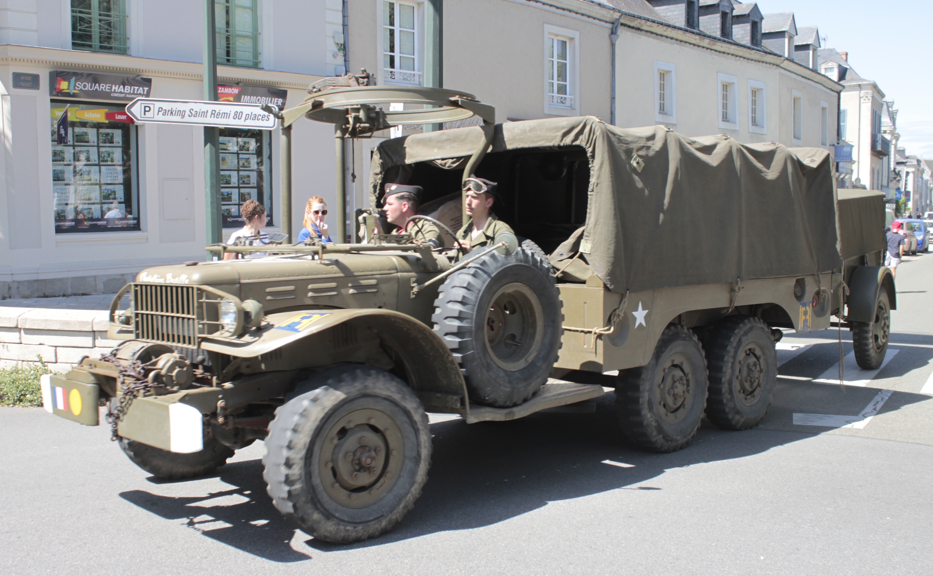 Défilé et cérémonie - commémorations des 80 ans du passage de la 2ème DB Bt6s