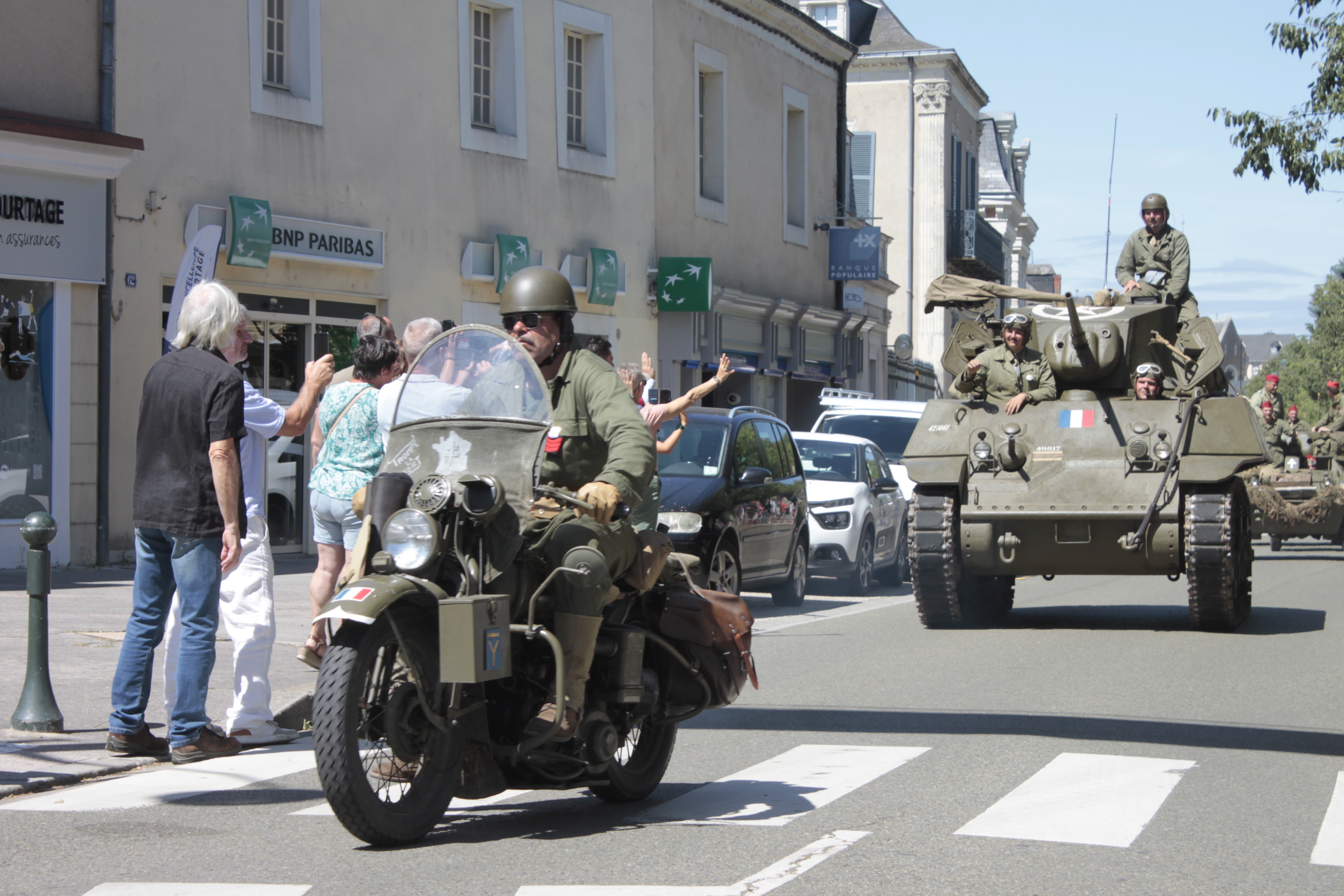 Défilé et cérémonie - commémorations des 80 ans du passage de la 2ème DB Sho6