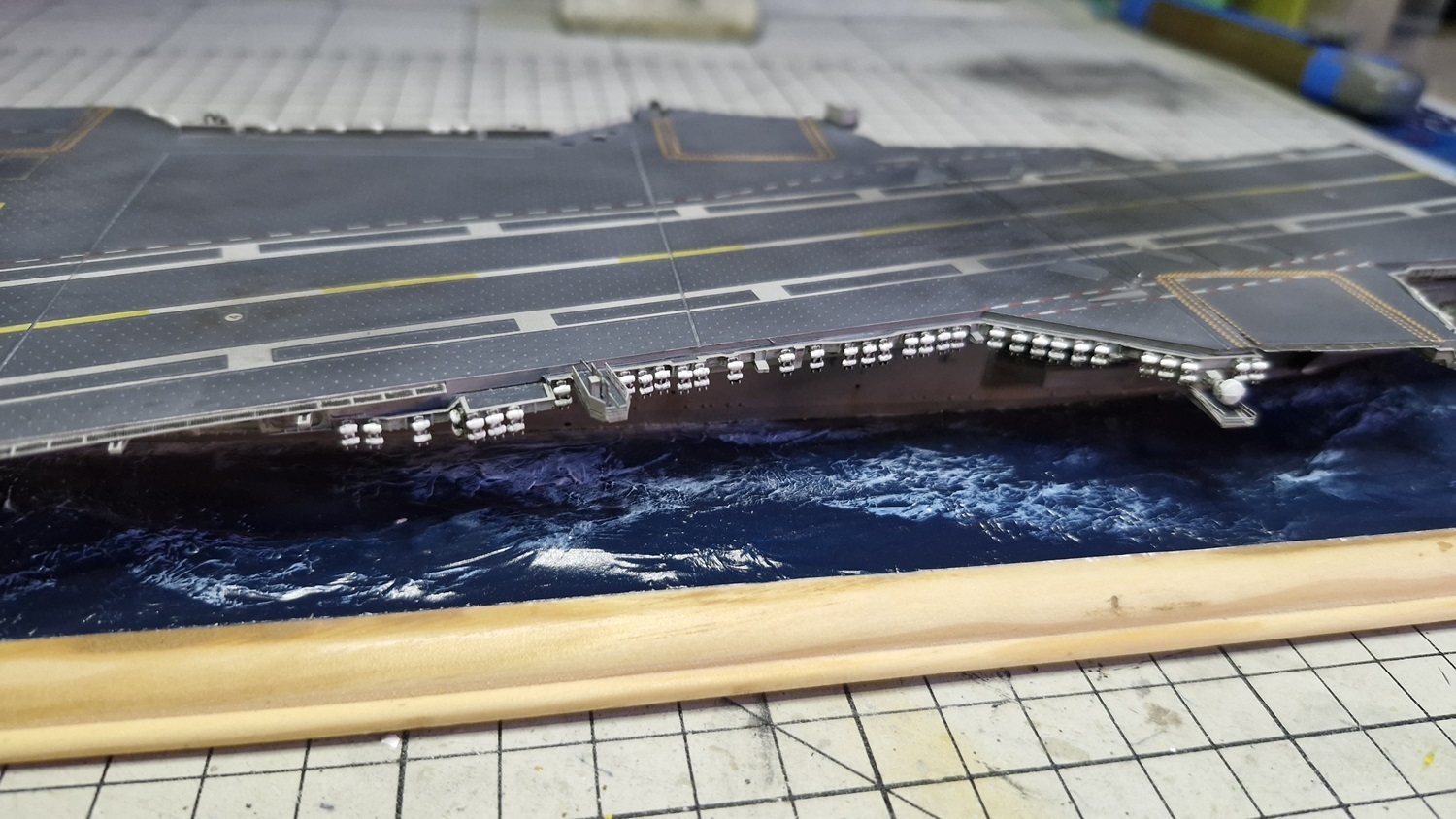 Porte-avions USS Midway CV-41 - Guerre du Golfe 1991 [Orange Hobby 1/700°] de Super-crouz - Page 2 Aaac