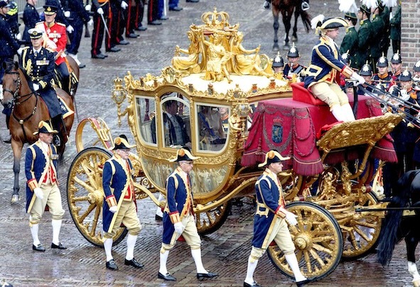 Carrosse du couple princier, les menant à la place de Torri