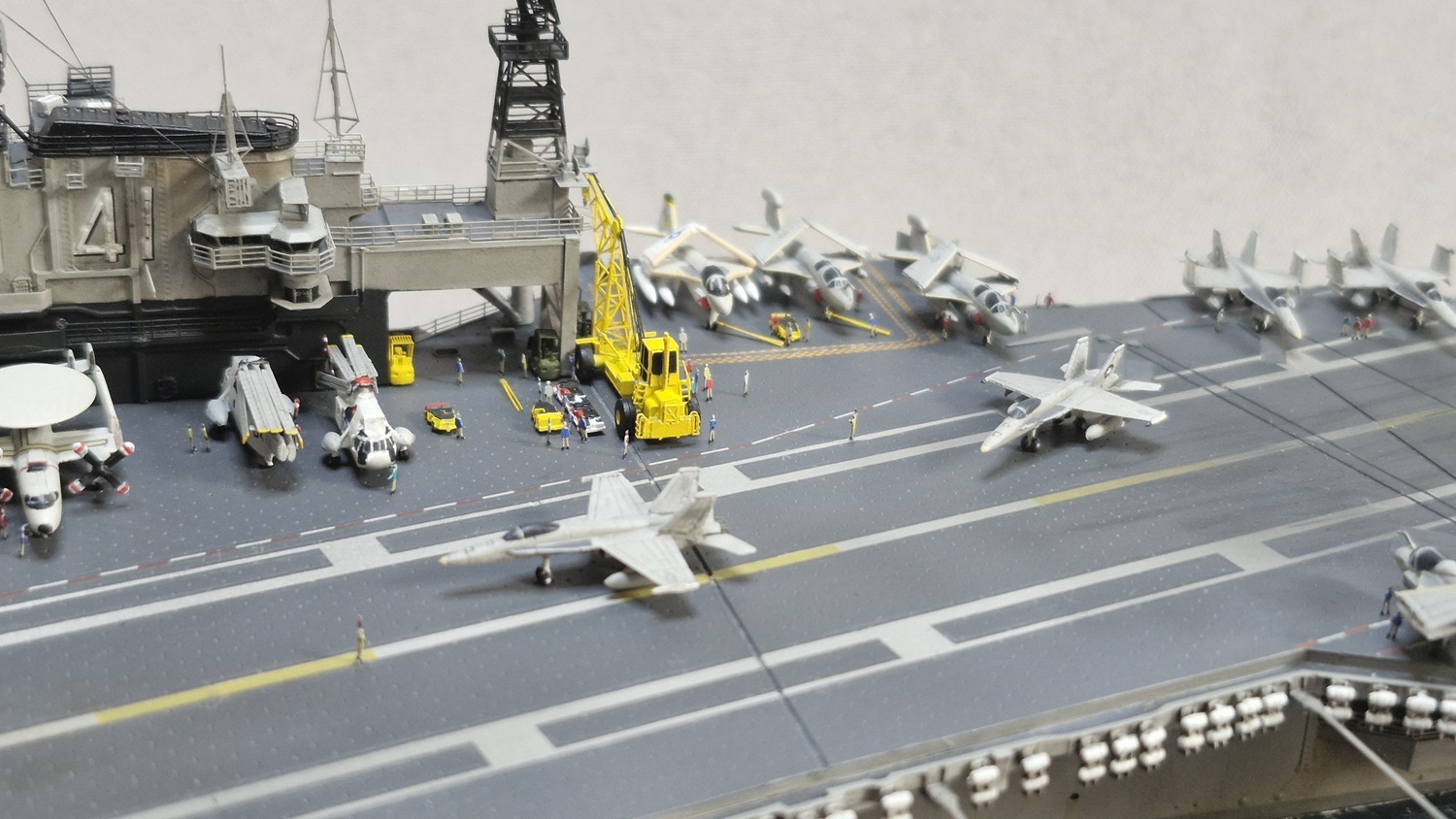 Porte-avions USS Midway CV-41 - Guerre du Golfe 1991 [Orange Hobby 1/700°] de Super-crouz - Page 2 9awt